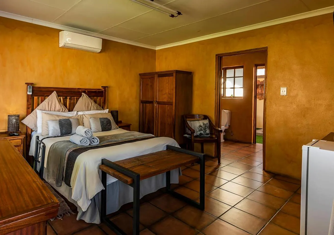 Bedroom, Bed in Kuruman Hotel
