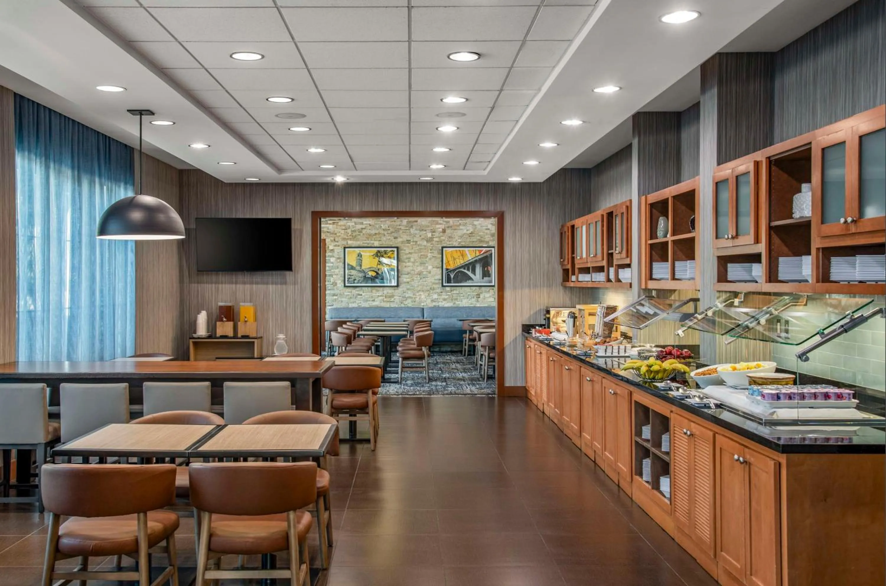 Breakfast in Hyatt Place Riverside Downtown