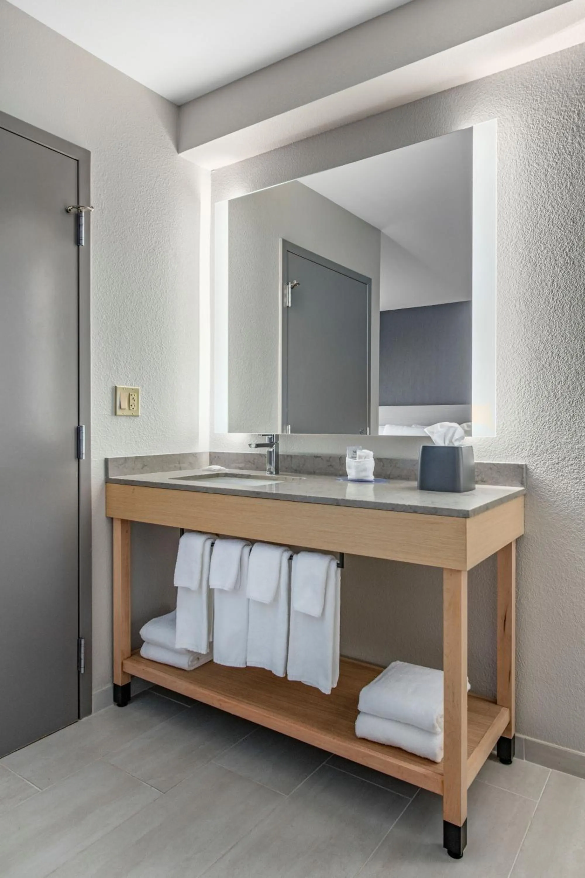 Hyatt Place Riverside Downtown