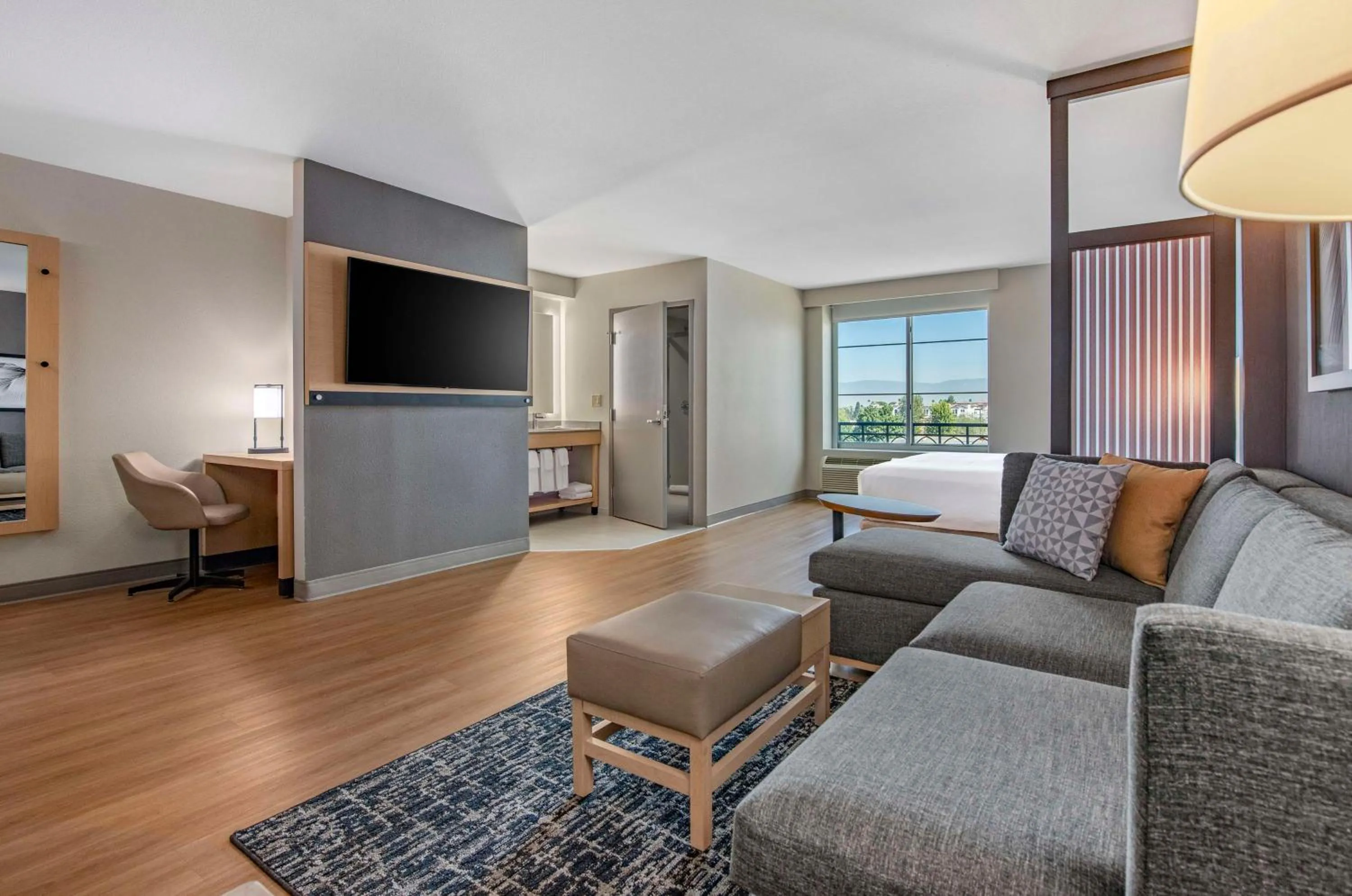 Bedroom in Hyatt Place Riverside Downtown