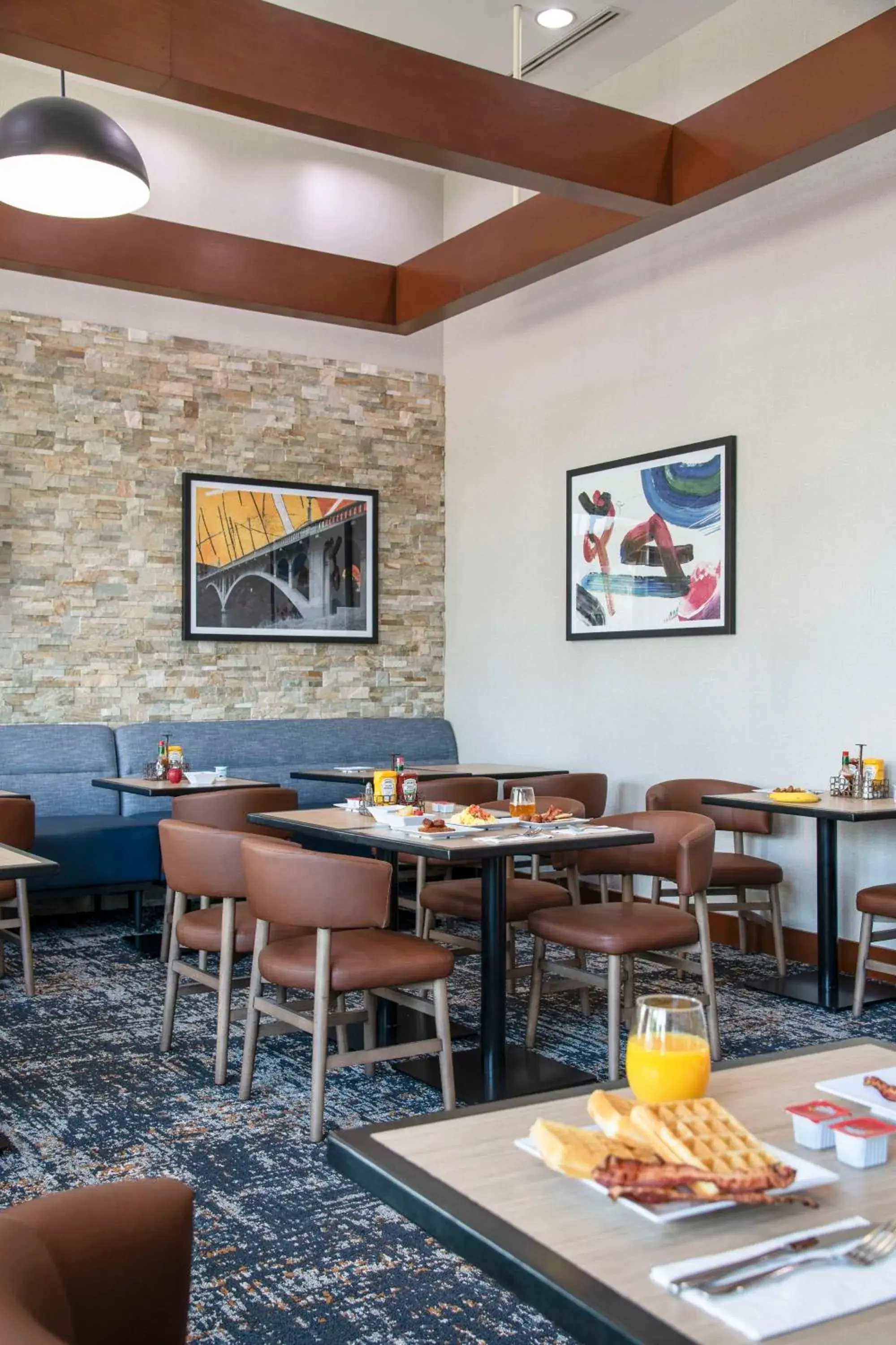 Restaurant/places to eat in Hyatt Place Riverside Downtown Restaurant/places to eat in Hyatt Place Riverside Downtown