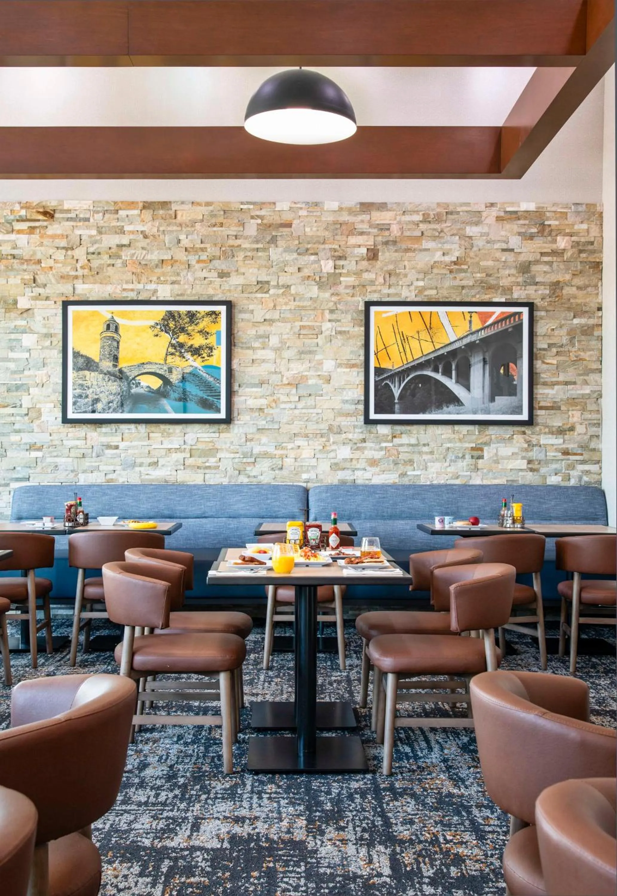 Restaurant/places to eat in Hyatt Place Riverside Downtown