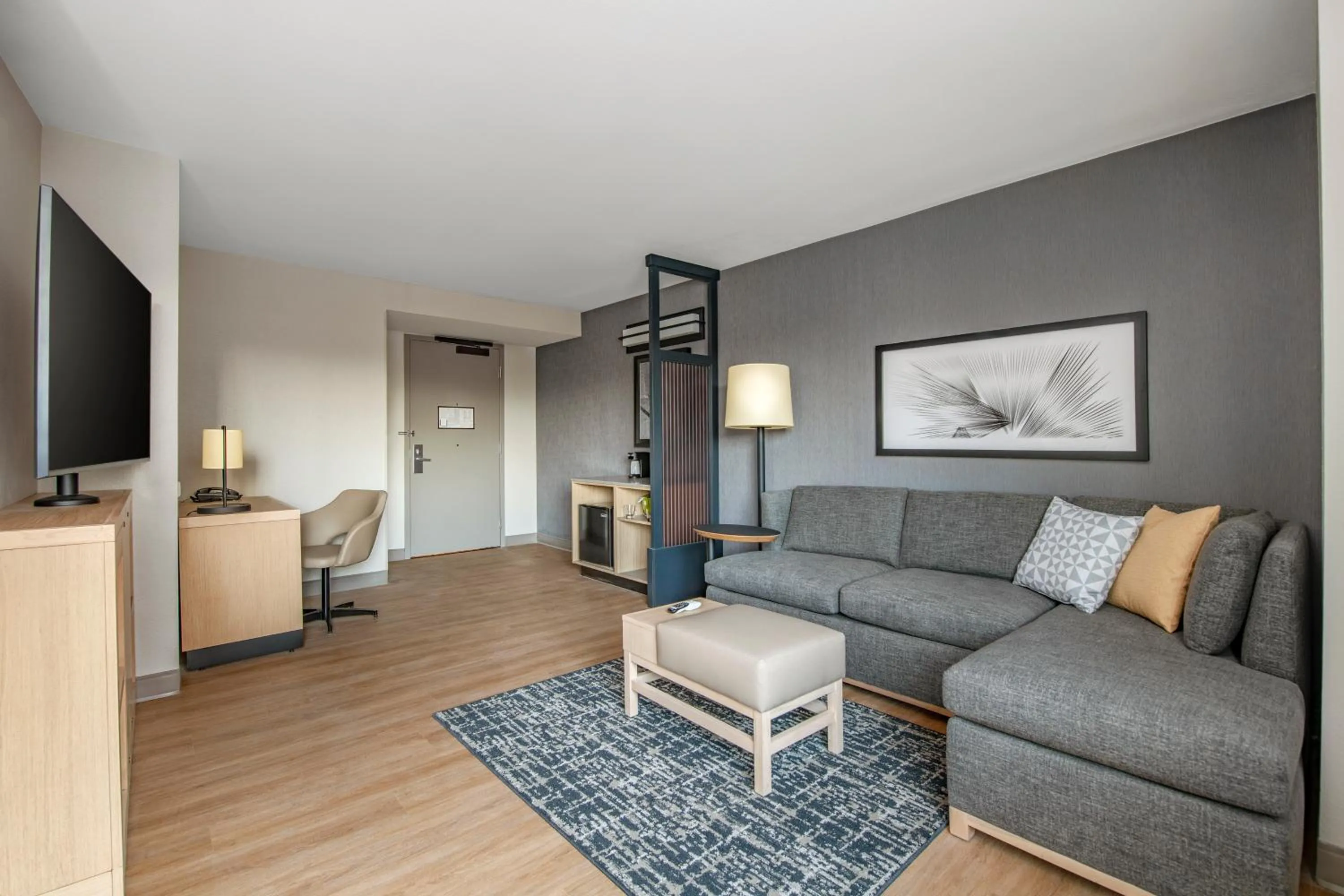 Hyatt Place Riverside Downtown