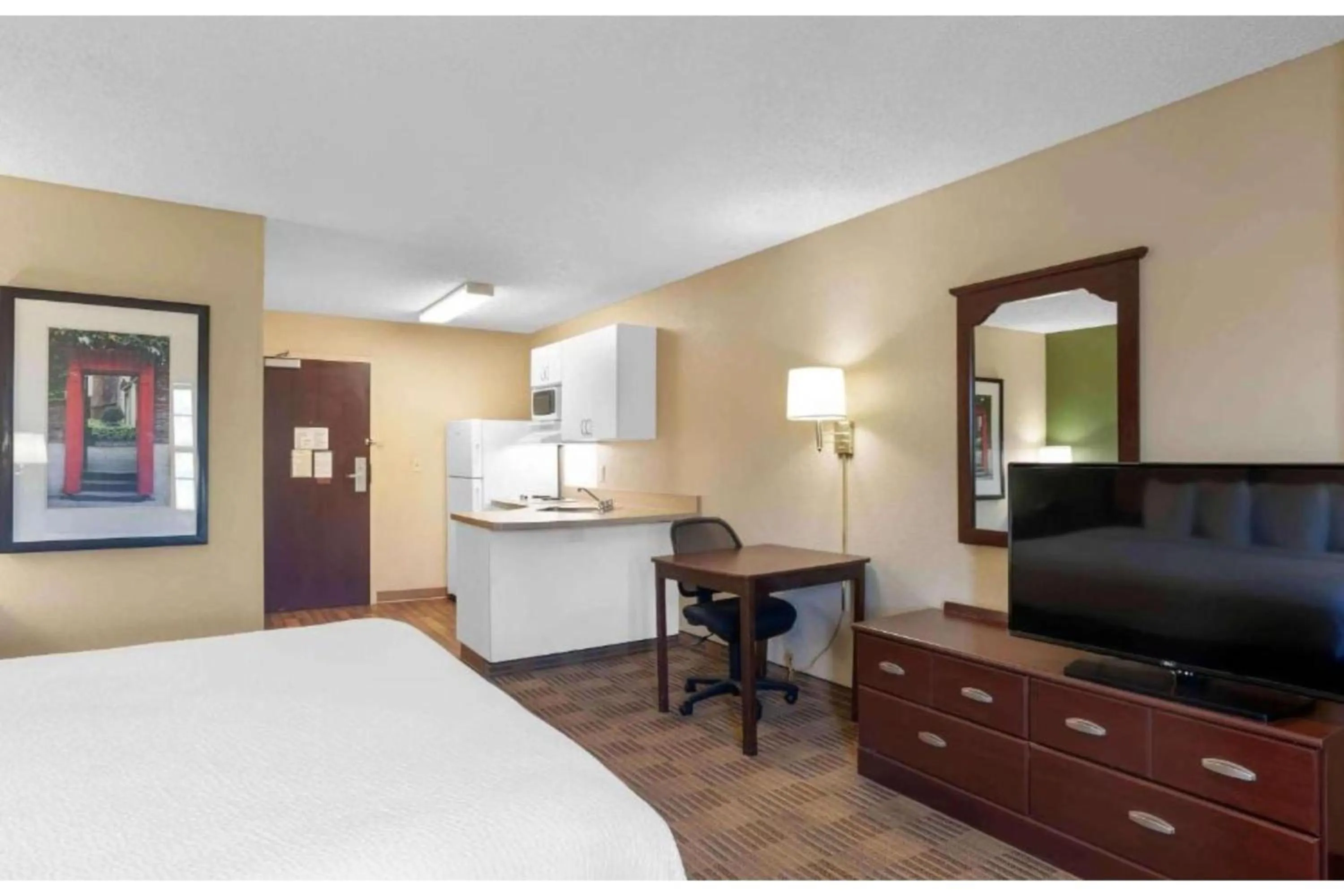 Bedroom, Bed in Studio 6 Extended Stay Rochester Greece NY