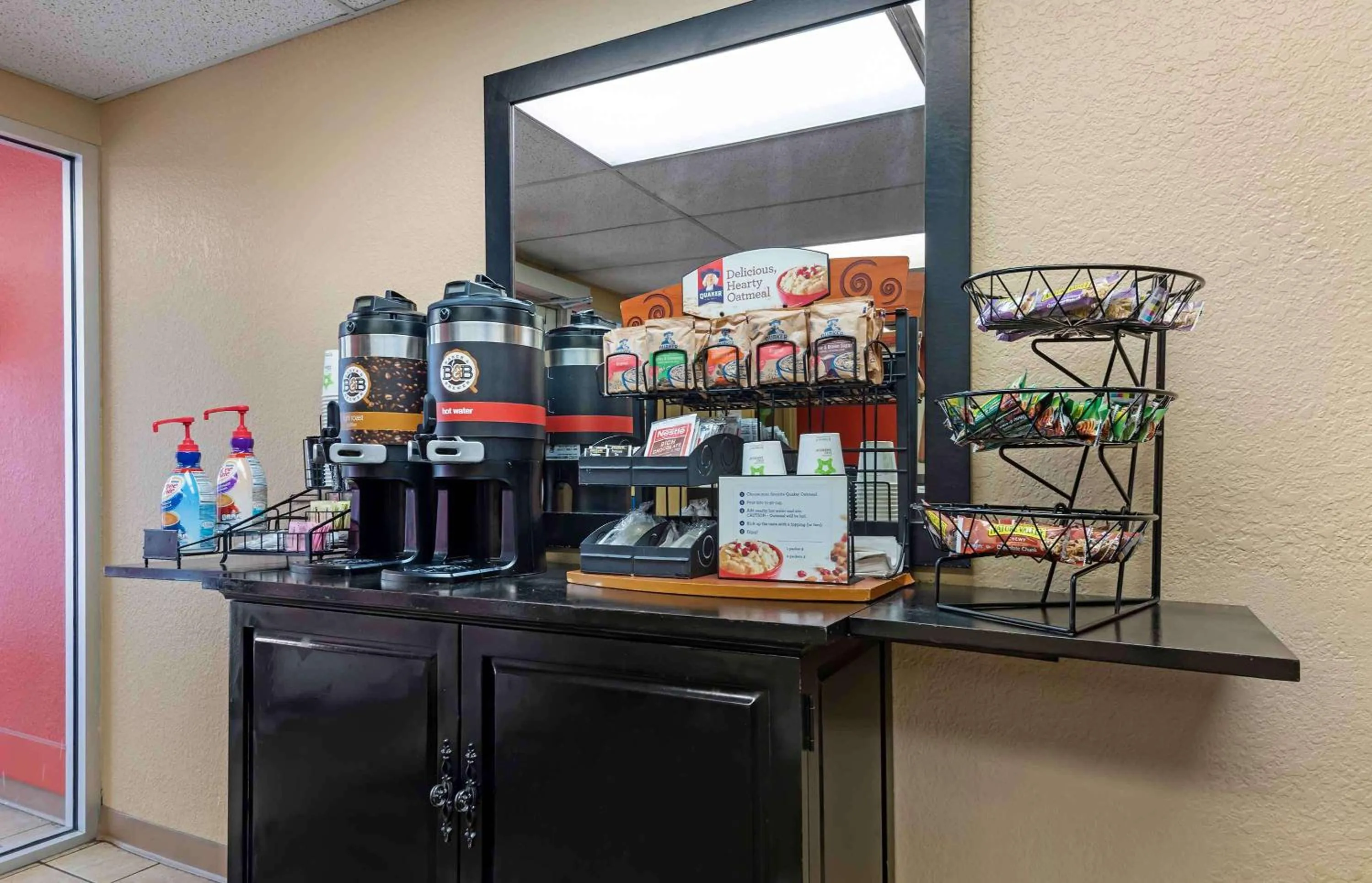 Breakfast in Extended Stay America Suites - Rochester - Greece