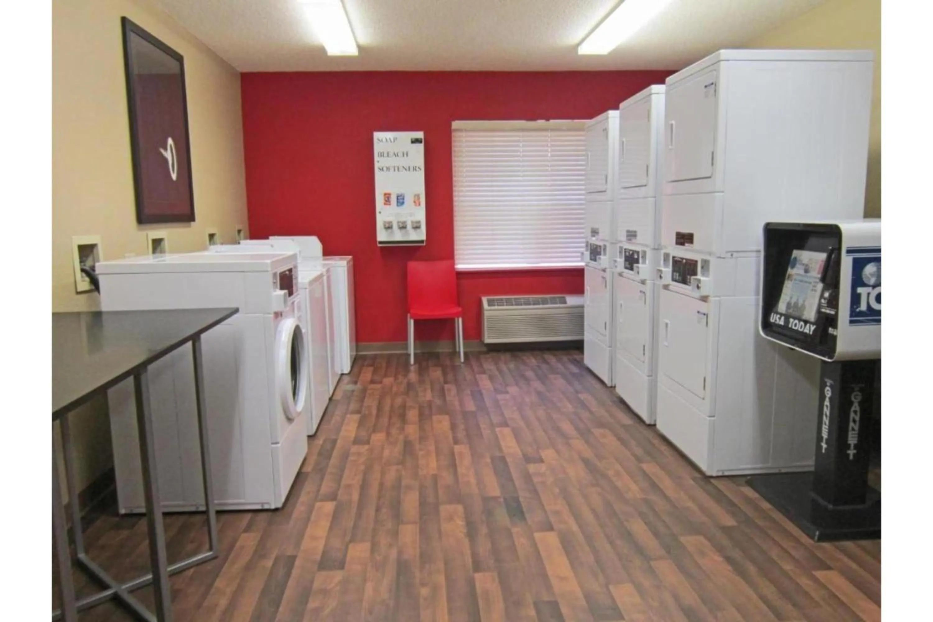 washing machine in Studio 6 Extended Stay Rochester Greece NY
