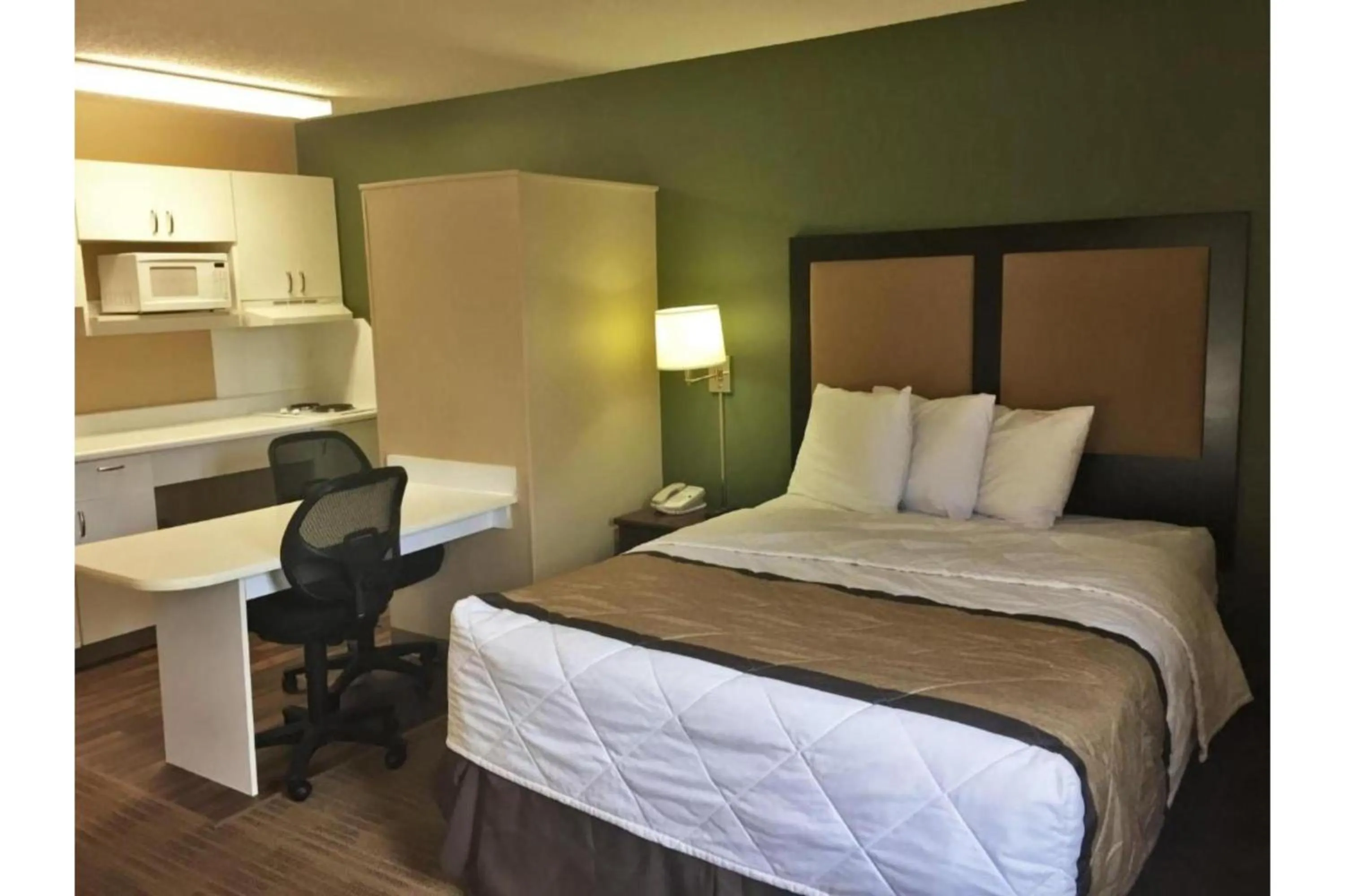 Bedroom, Bed in Studio 6 Extended Stay Rochester Greece NY