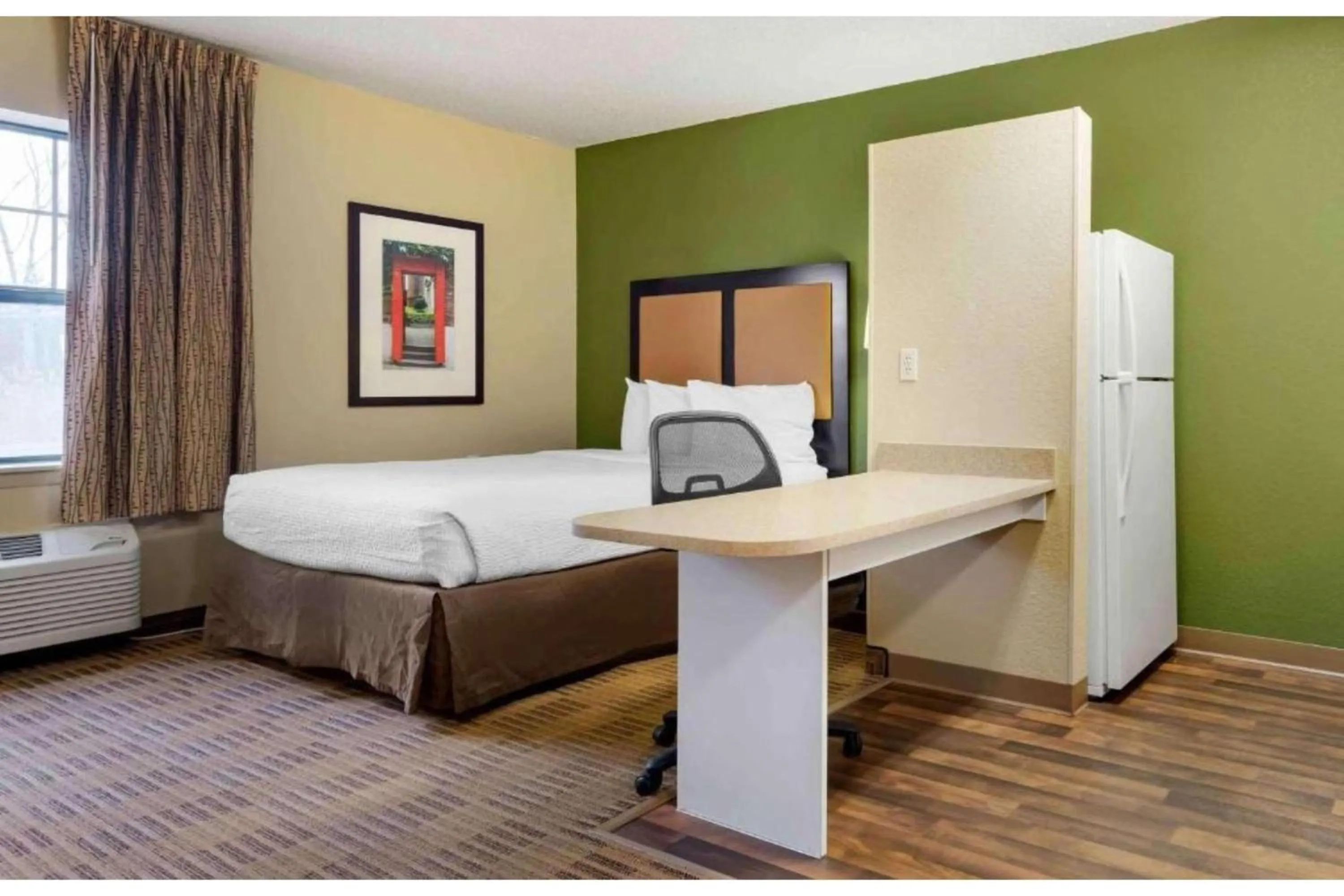 Bedroom, Bed in Studio 6 Extended Stay Rochester Greece NY