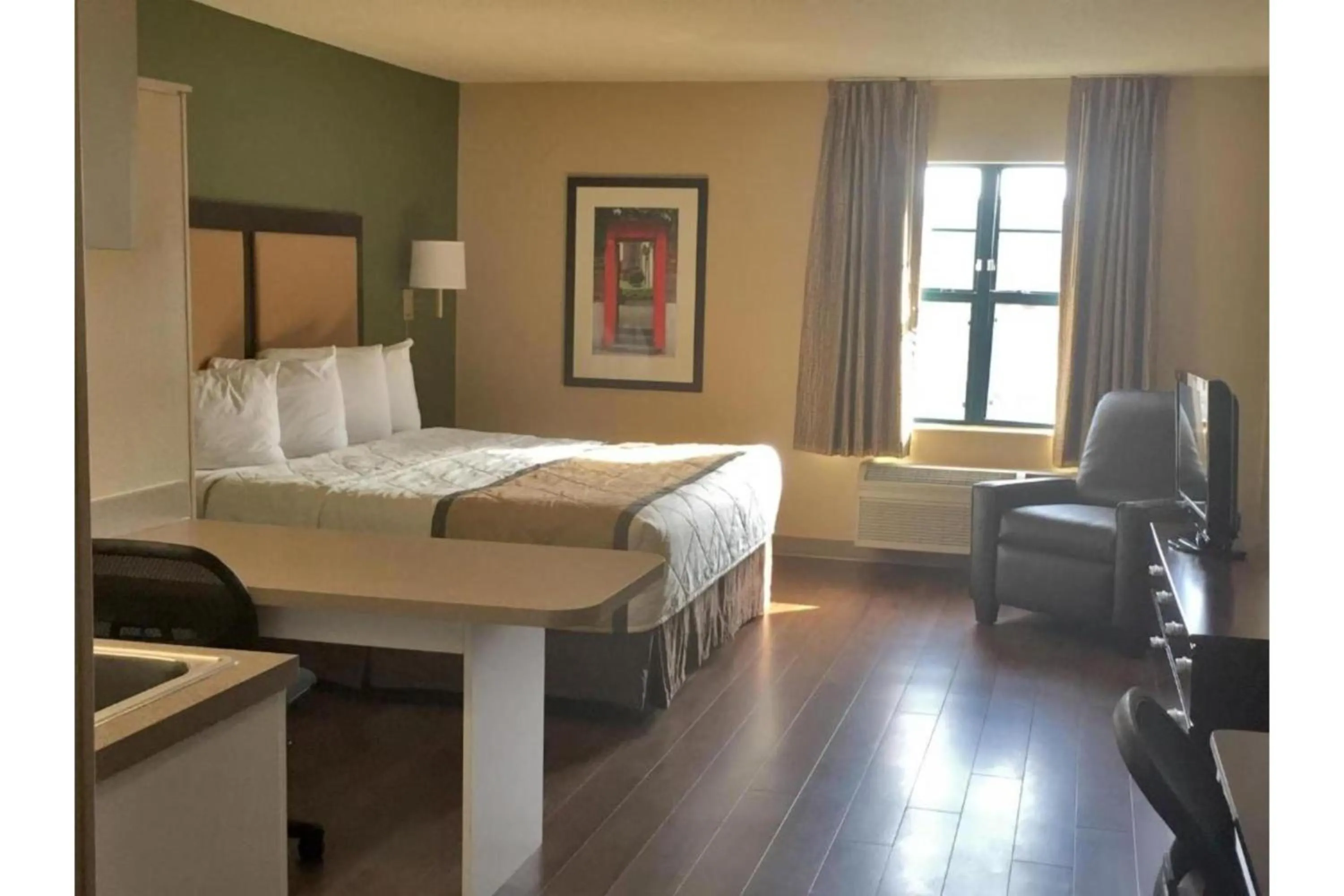 Bedroom, Bed in Studio 6 Extended Stay Rochester Greece NY