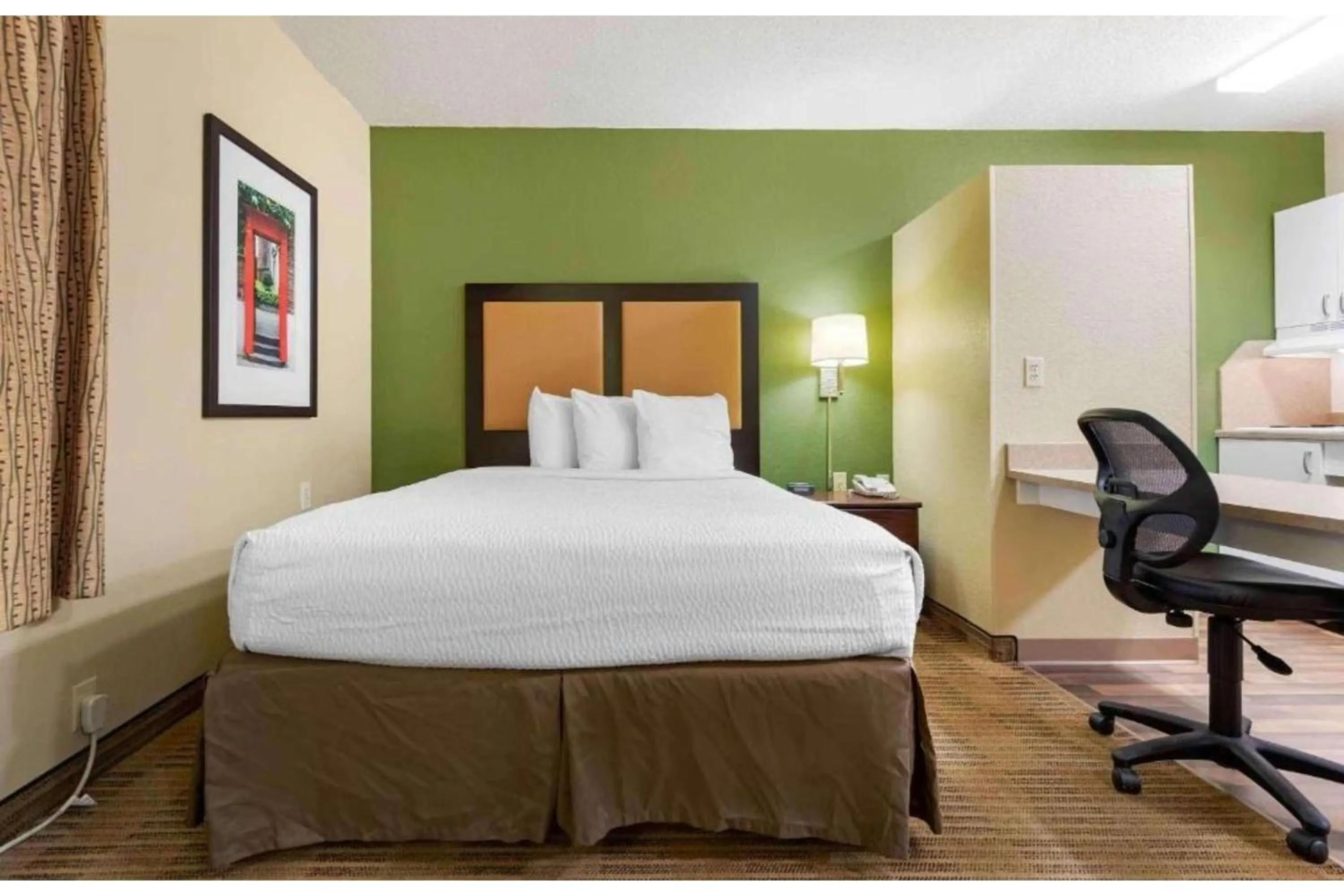Bedroom, Bed in Studio 6 Extended Stay Rochester Greece NY