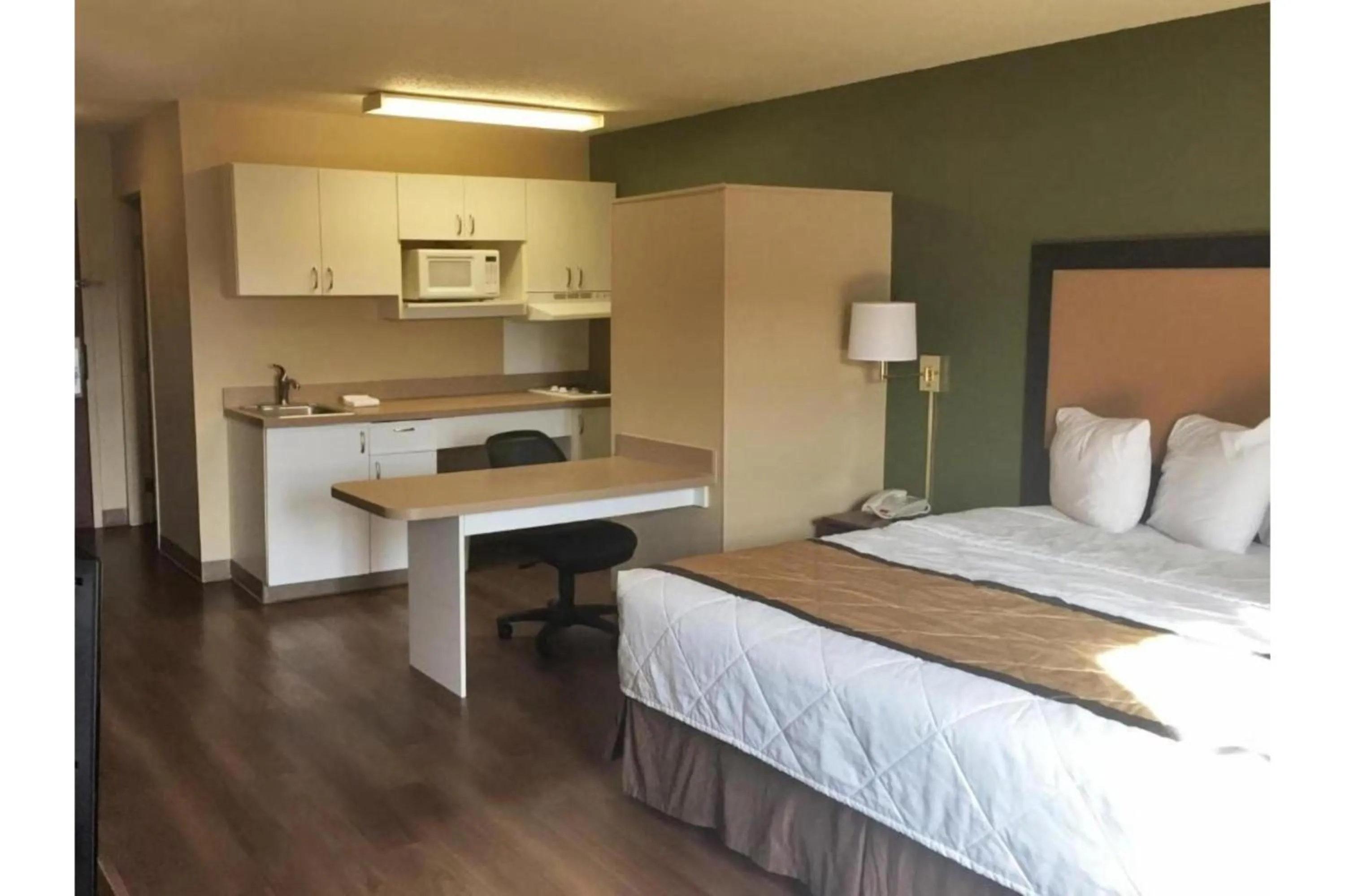 Bedroom, Bed in Studio 6 Extended Stay Rochester Greece NY