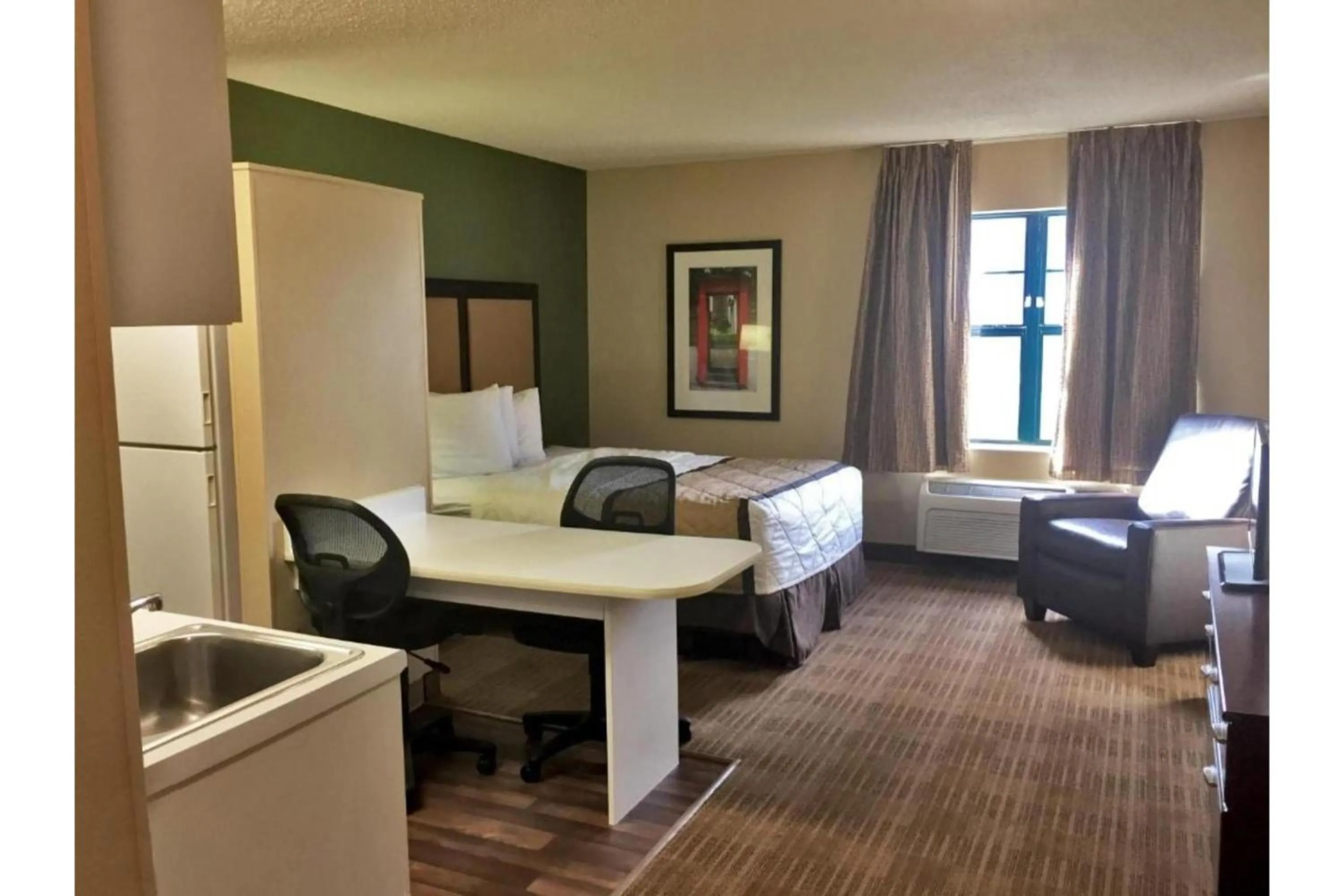 Bedroom, Bed in Studio 6 Extended Stay Rochester Greece NY