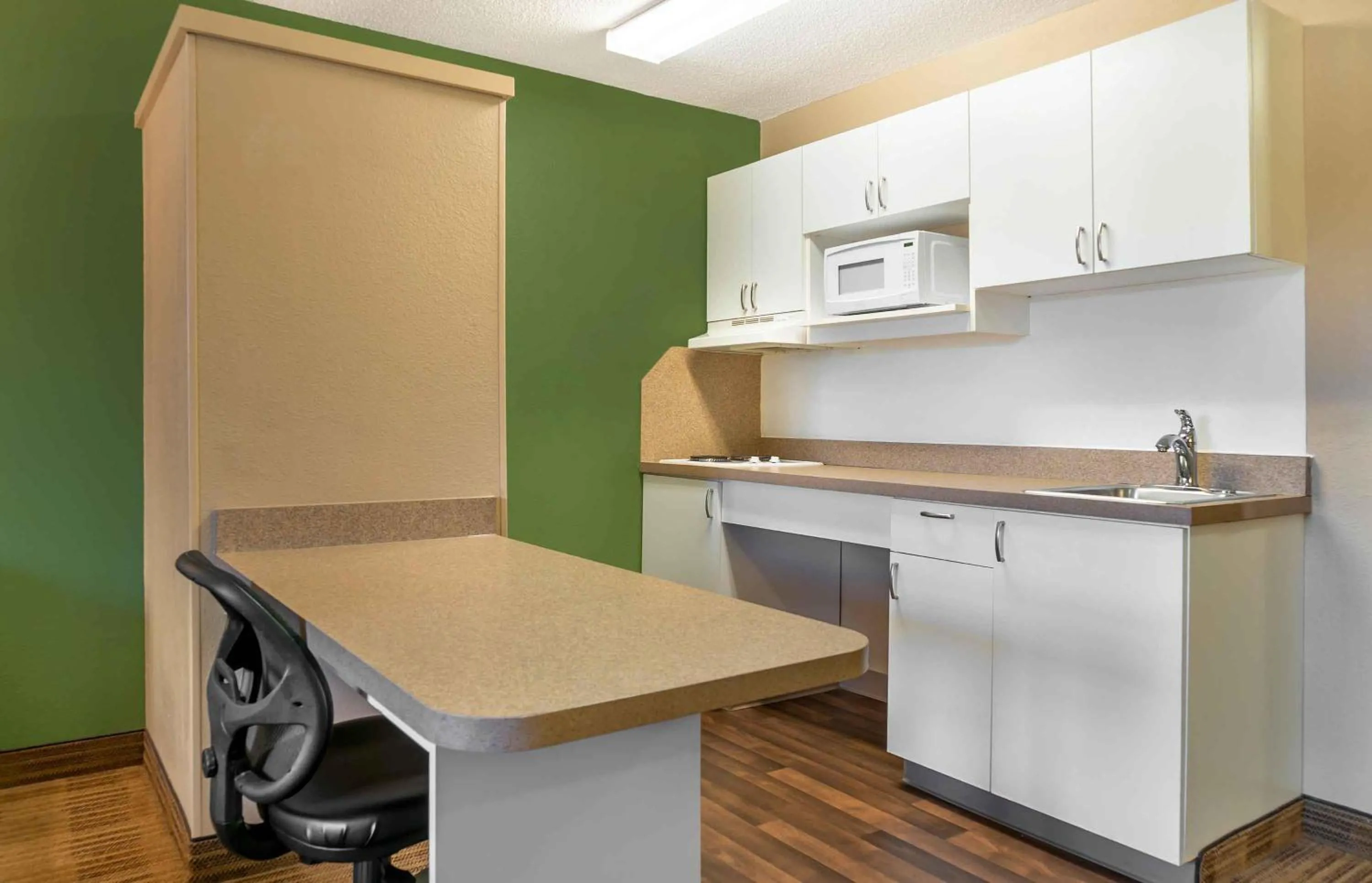 Bedroom in Extended Stay America Suites - Toledo - Holland