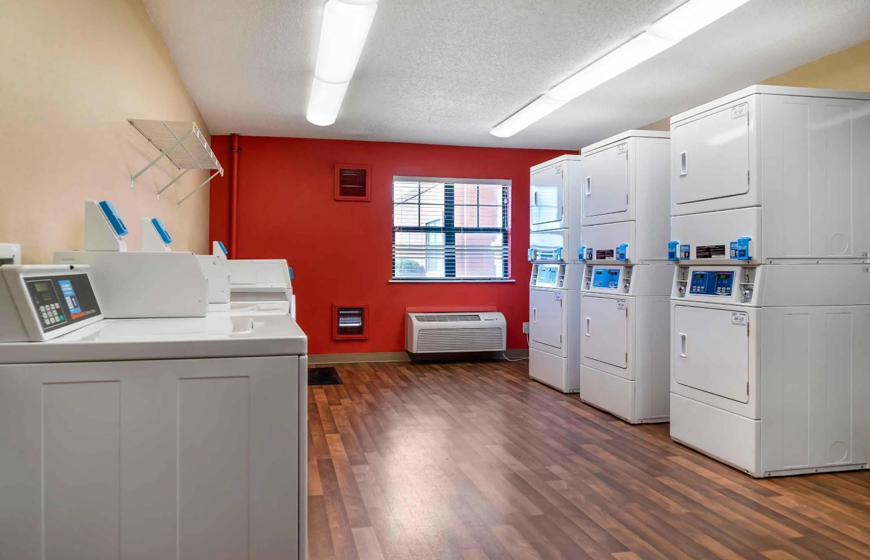 Property building in Extended Stay America Suites - Toledo - Holland