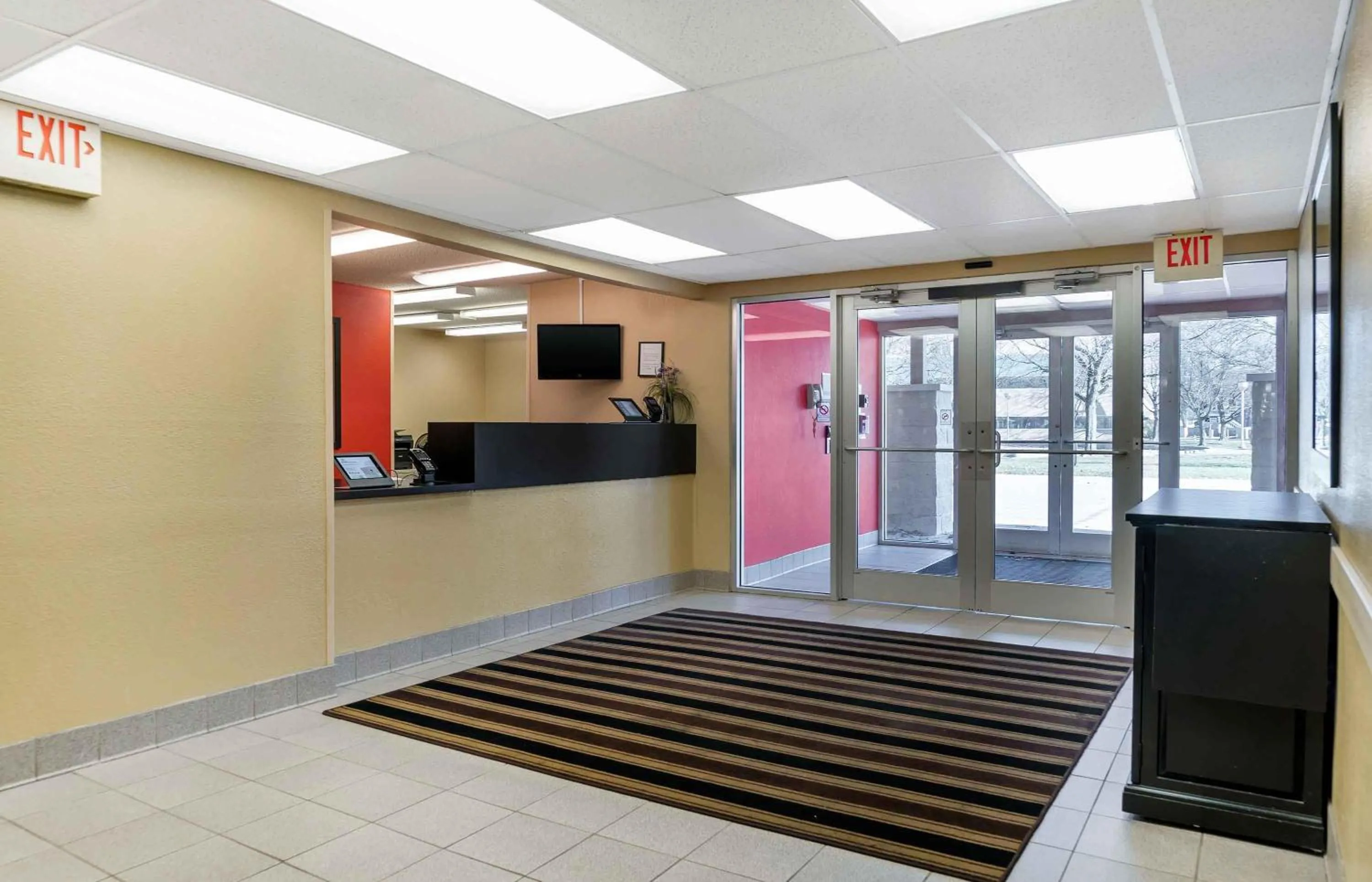 Lobby or reception in Extended Stay America Suites - Toledo - Holland