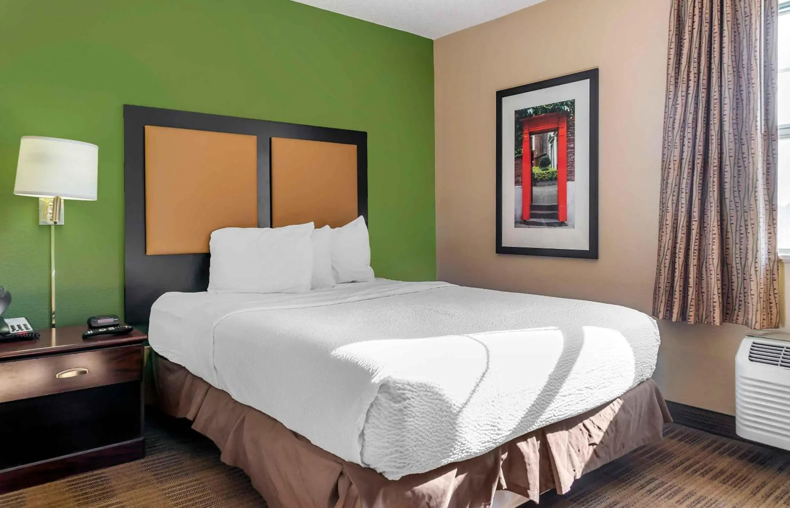 Bedroom, Bed in Extended Stay America Suites - Toledo - Holland Bedroom, Bed in Extended Stay America Suites - Toledo - Holland