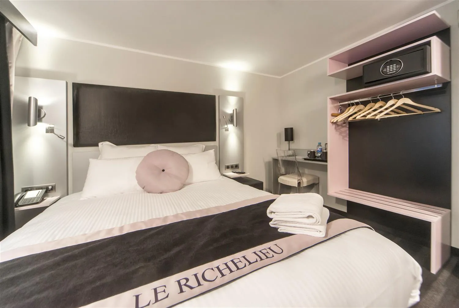 Bed in Hôtel Boutique Richelieu, Lyon Gare Part-Dieu