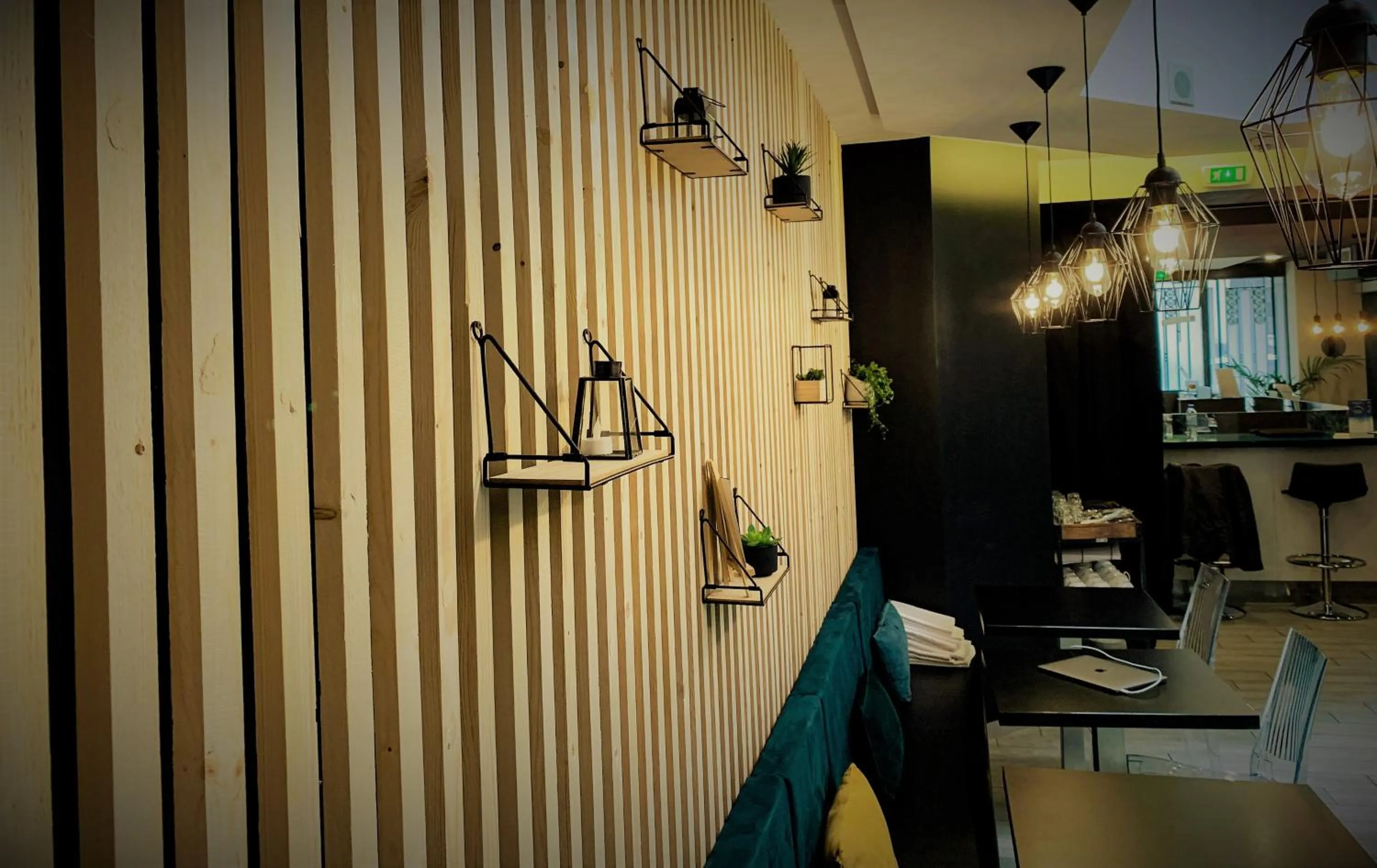 Lounge or bar in Hôtel Boutique Richelieu, Lyon Gare Part-Dieu