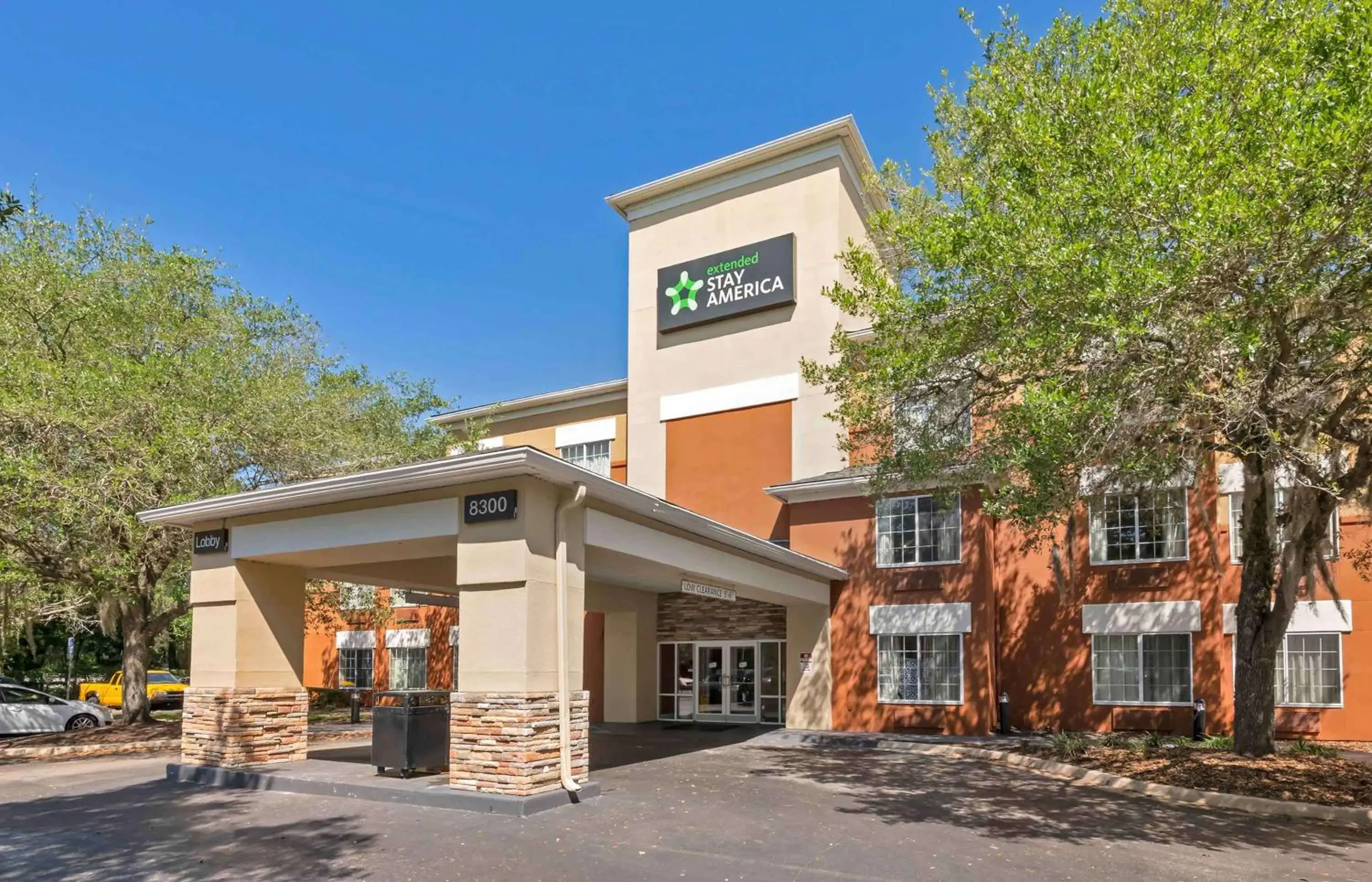 Property building in Extended Stay America Select Suites - Jacksonville - Baymeadows Property building in Extended Stay America Select Suites - Jacksonville - Baymeadows