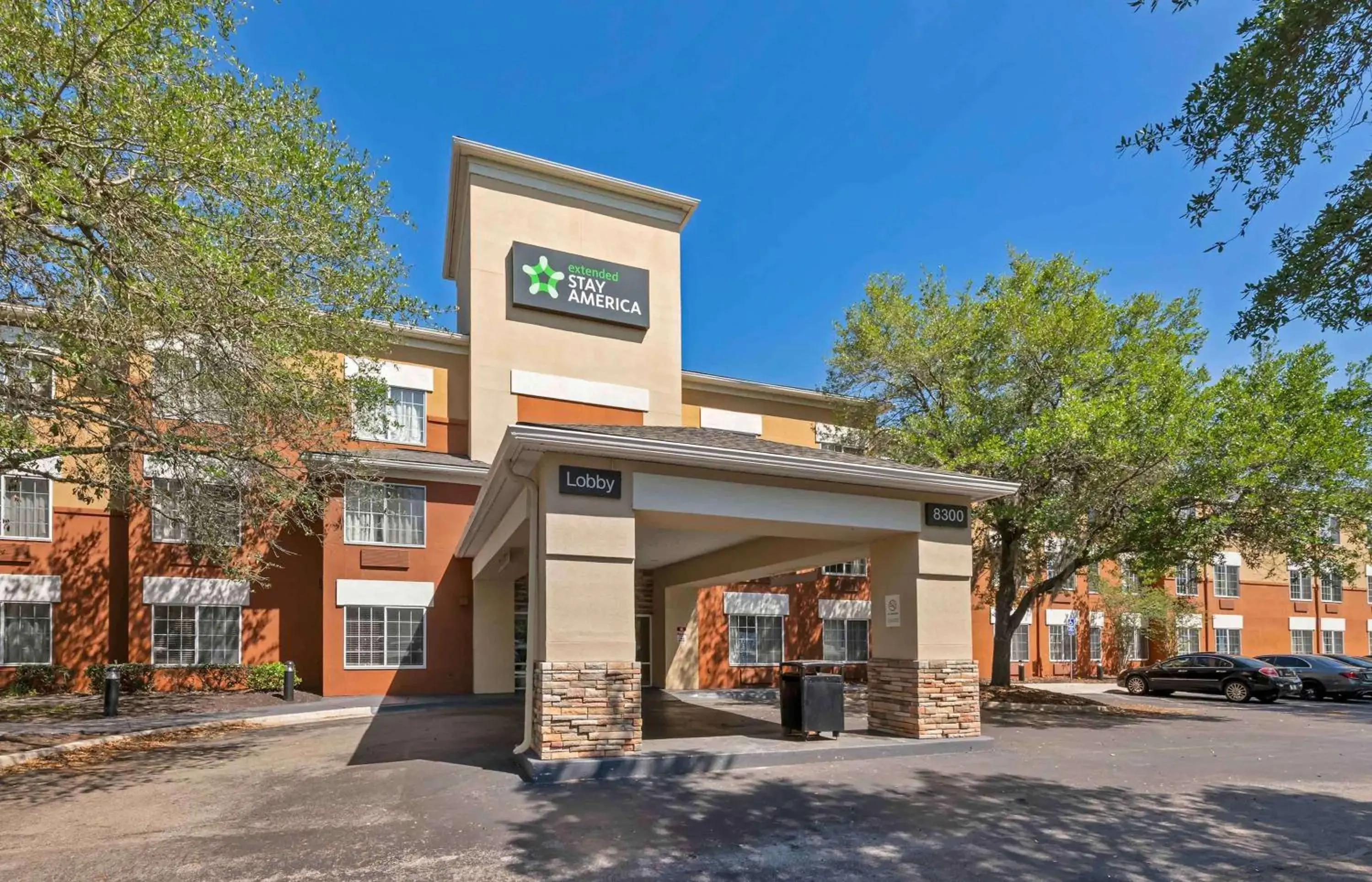 Property building in Extended Stay America Select Suites - Jacksonville - Baymeadows Property building in Extended Stay America Select Suites - Jacksonville - Baymeadows