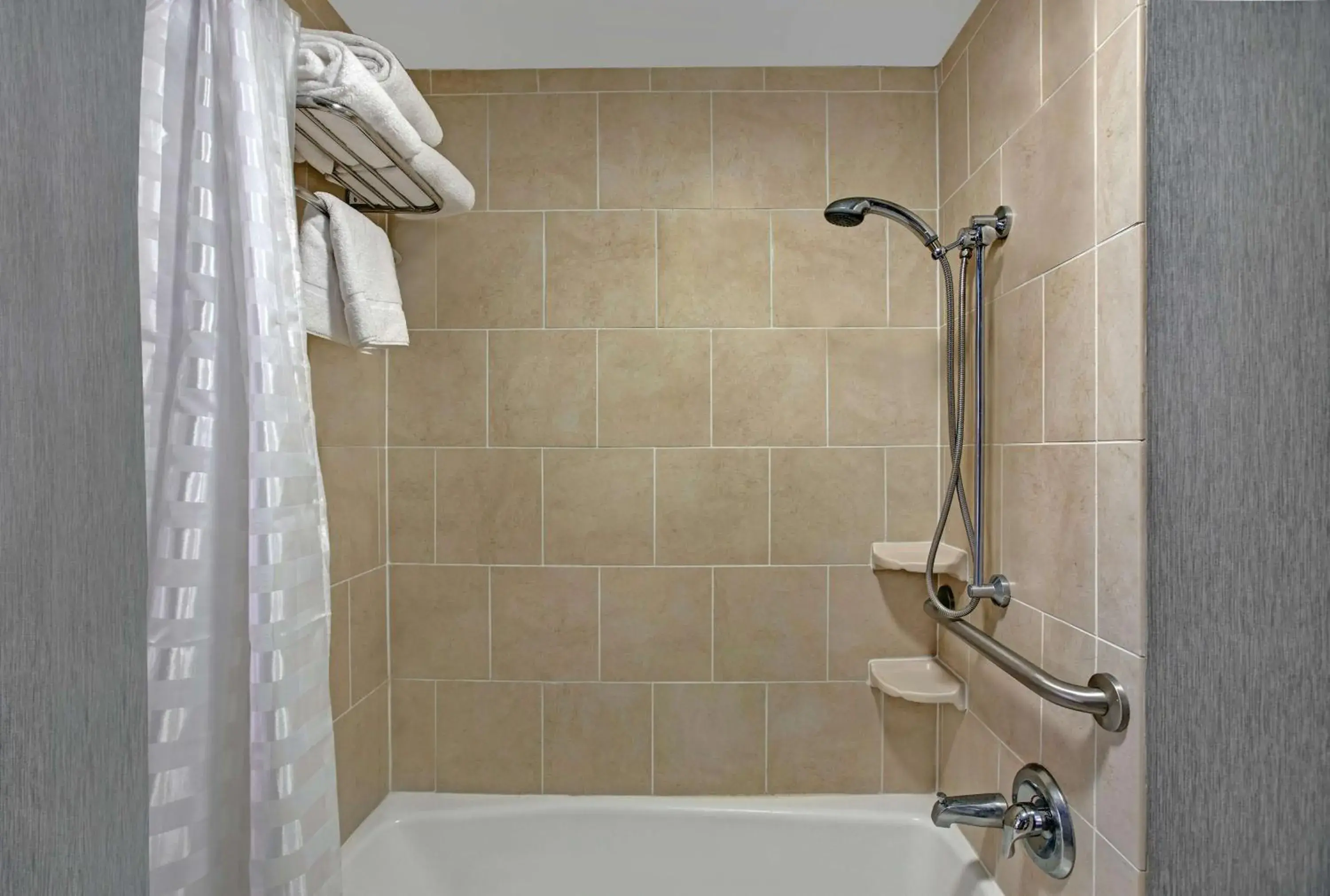 Bathroom in Hyatt Place Jackson Ridgeland Bathroom in Hyatt Place Jackson Ridgeland