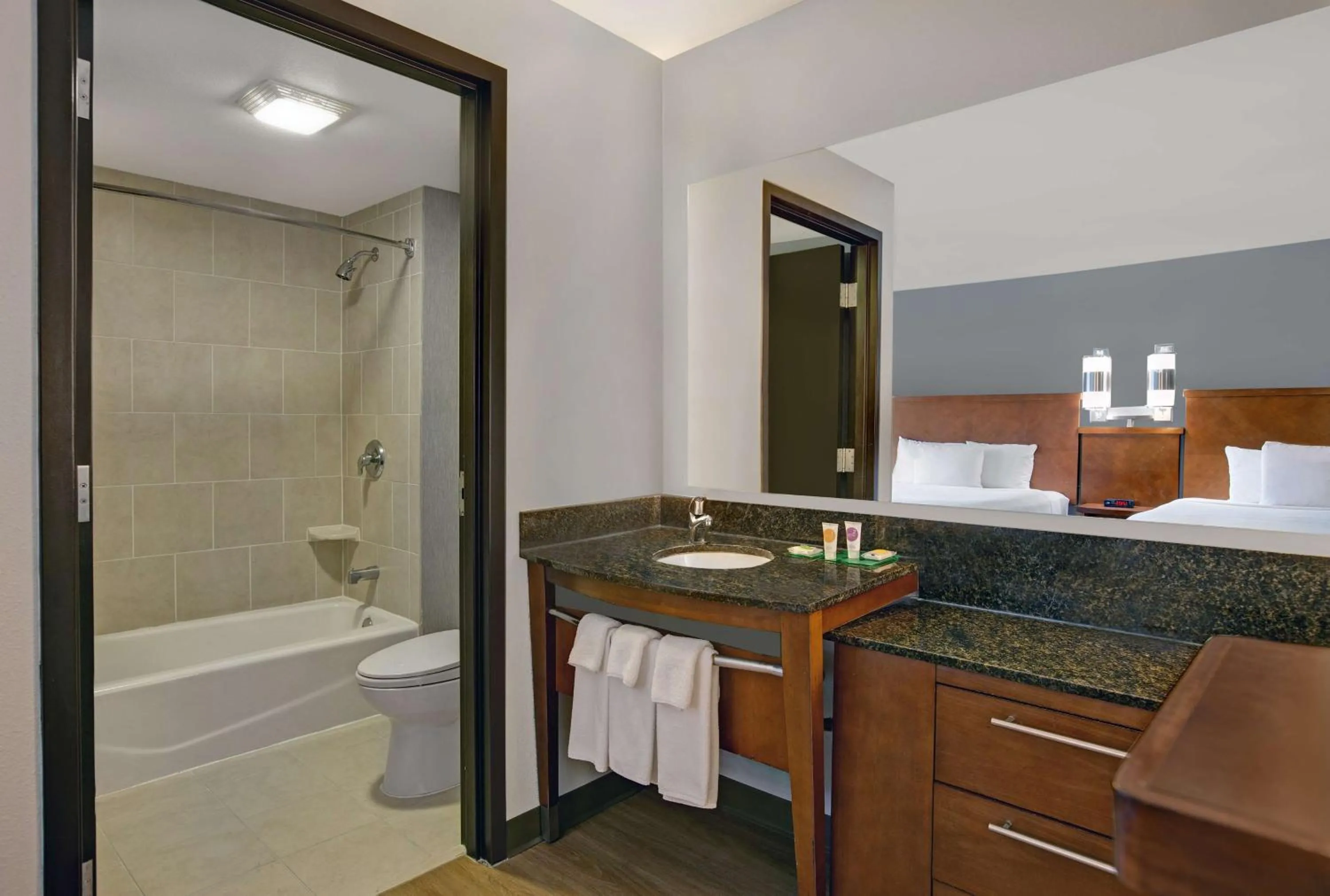 Bathroom in Hyatt Place Jackson Ridgeland