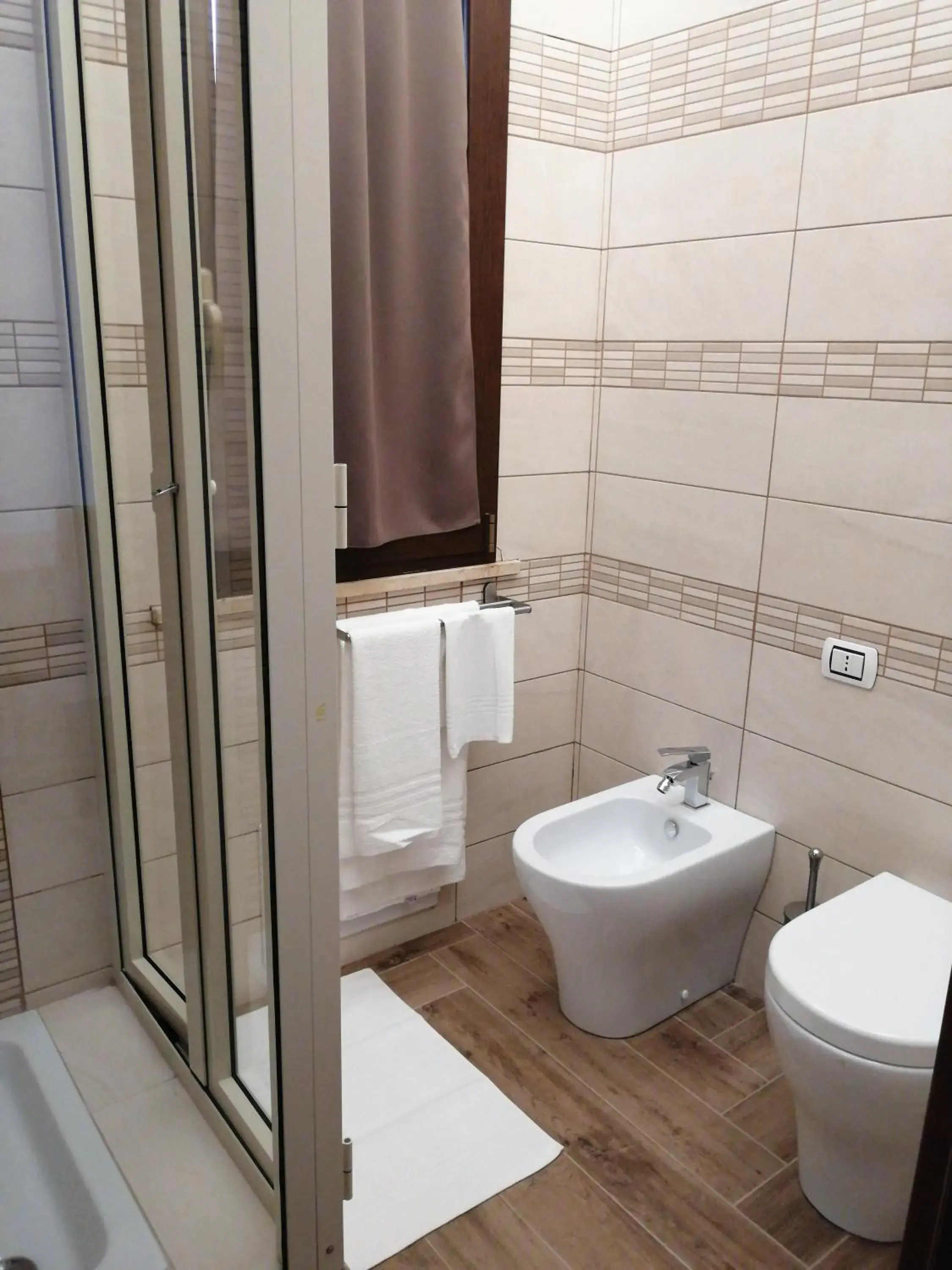 Single Room with Private Bathroom - single occupancy in Villa Niscima Single Room with Private Bathroom - single occupancy in Villa Niscima