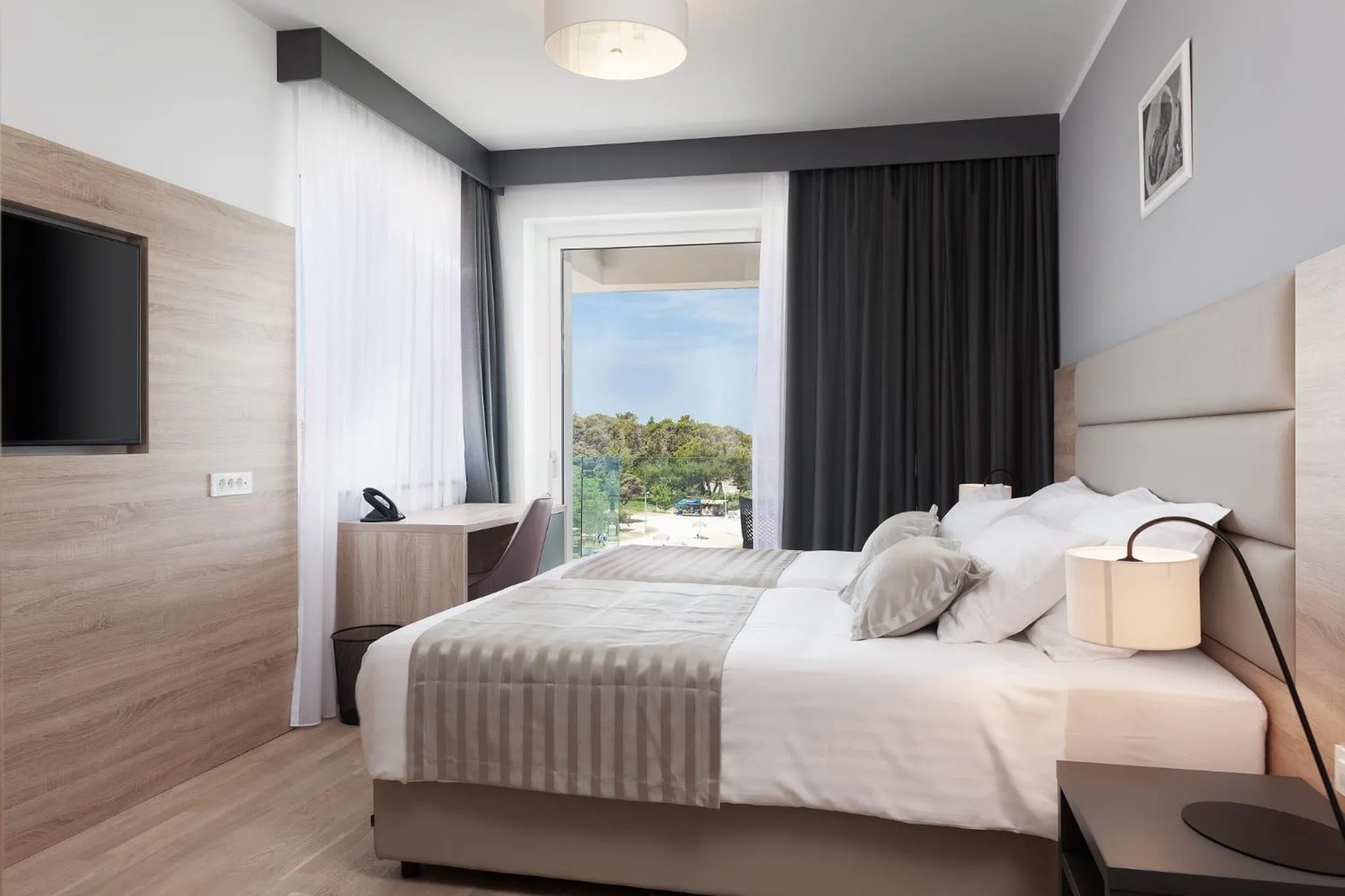 Photo of the whole room, Bed in Kaneo beach hotel Novalja