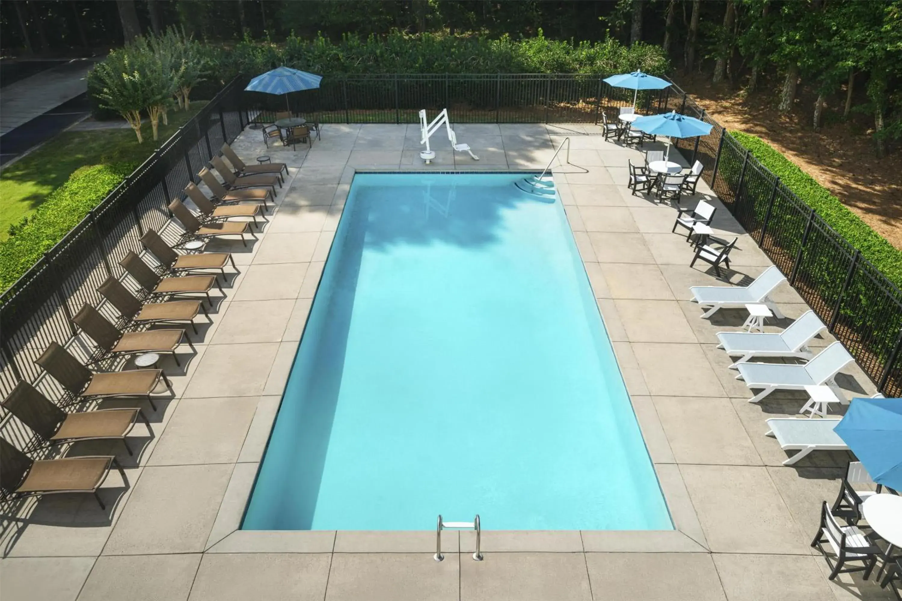 Swimming pool in Hyatt Place Dallas Park Central Swimming pool in Hyatt Place Dallas Park Central