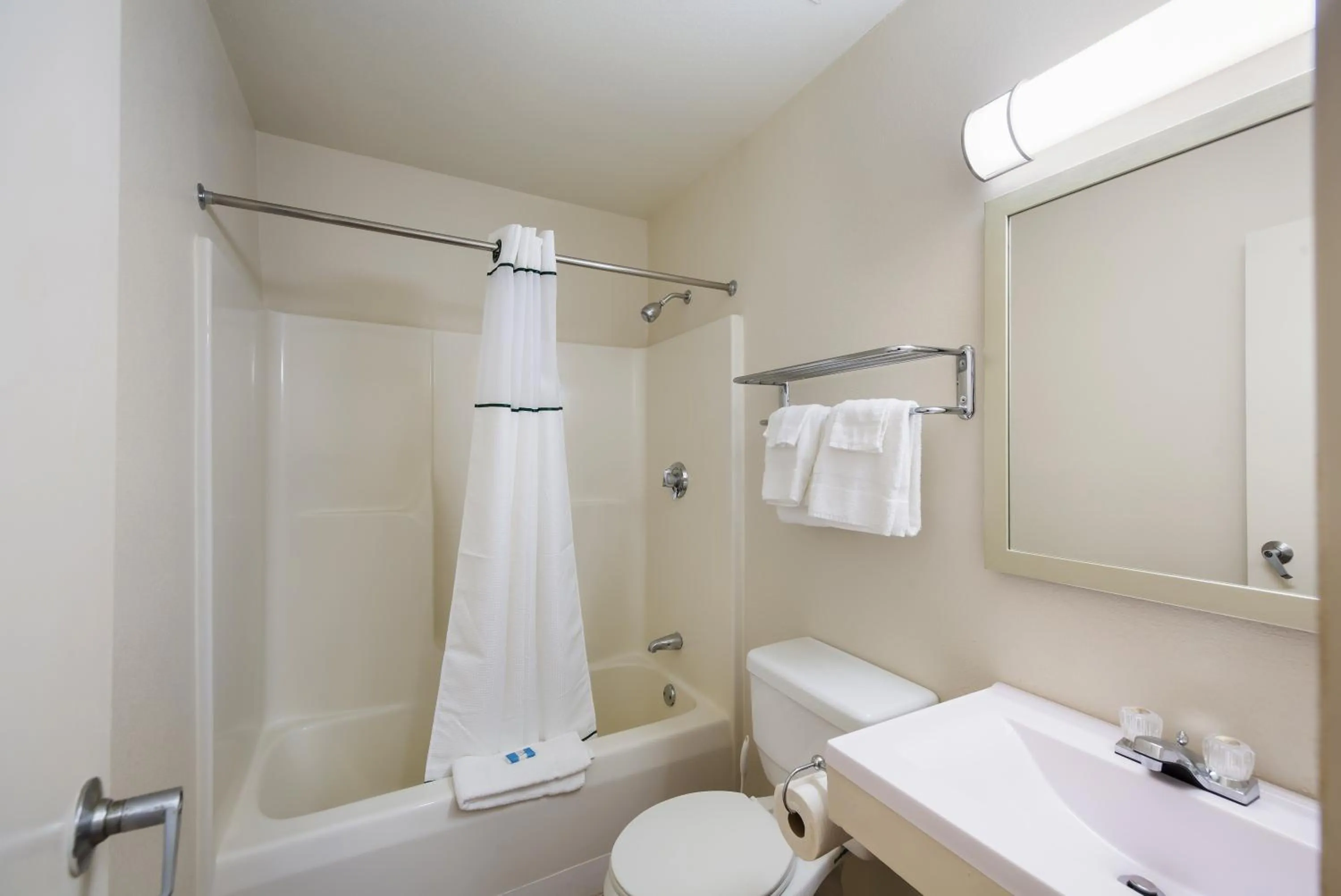 Photo of the whole room in HomeTowne Studios by Red Roof Spartanburg - Asheville Highway