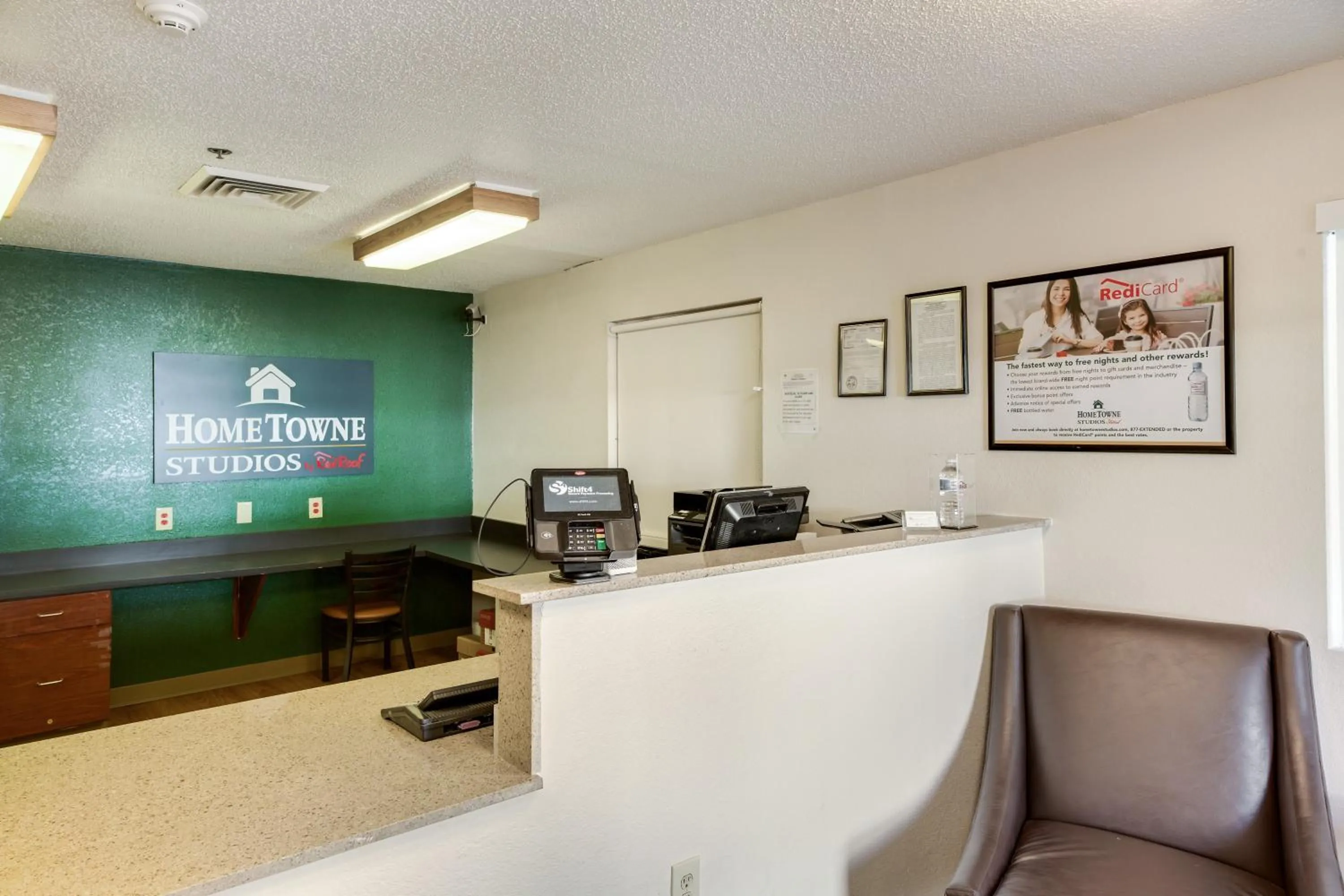 Lobby or reception in HomeTowne Studios by Red Roof Spartanburg - Asheville Highway