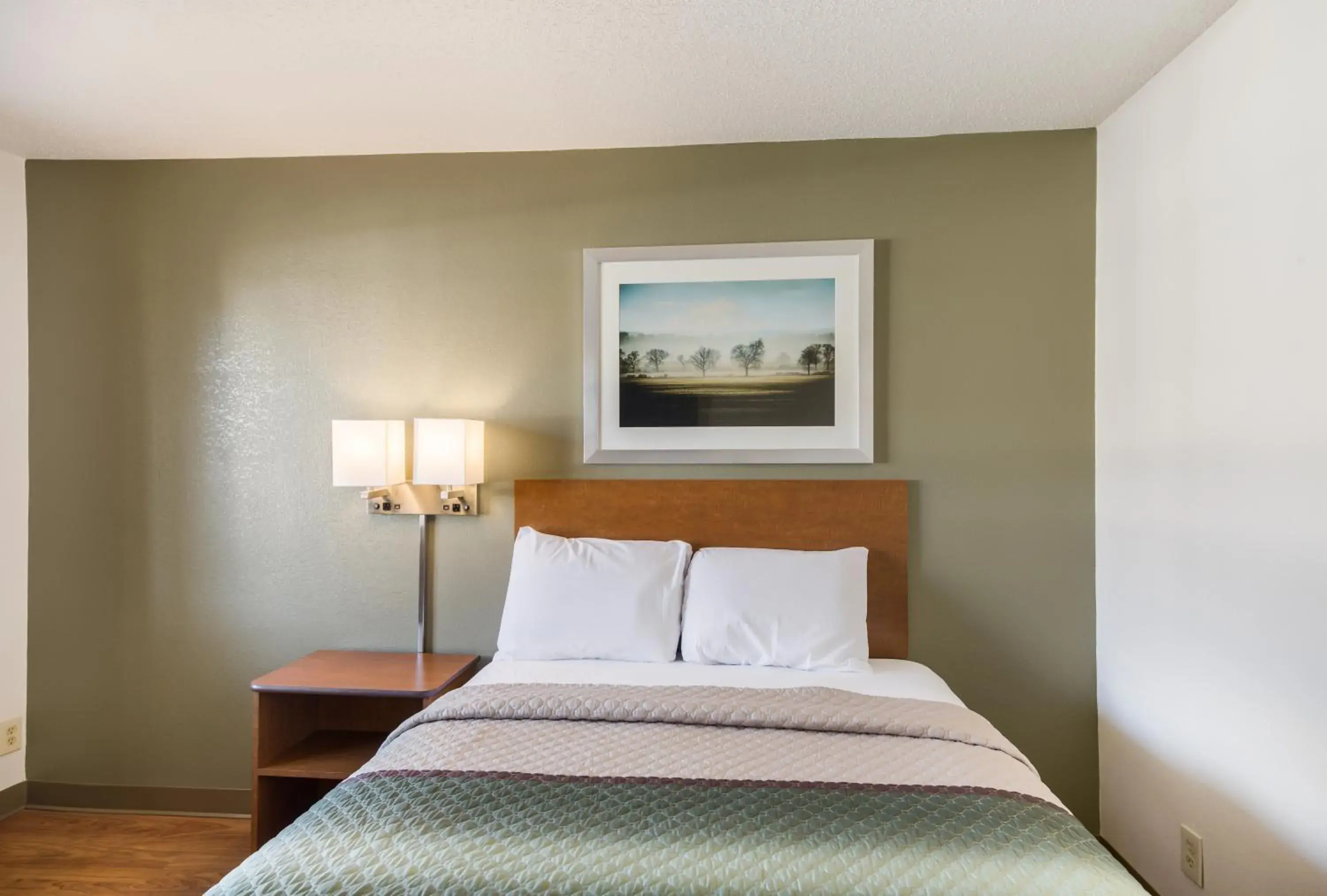 Photo of the whole room, Bed in HomeTowne Studios by Red Roof Spartanburg - Asheville Highway Photo of the whole room, Bed in HomeTowne Studios by Red Roof Spartanburg - Asheville Highway