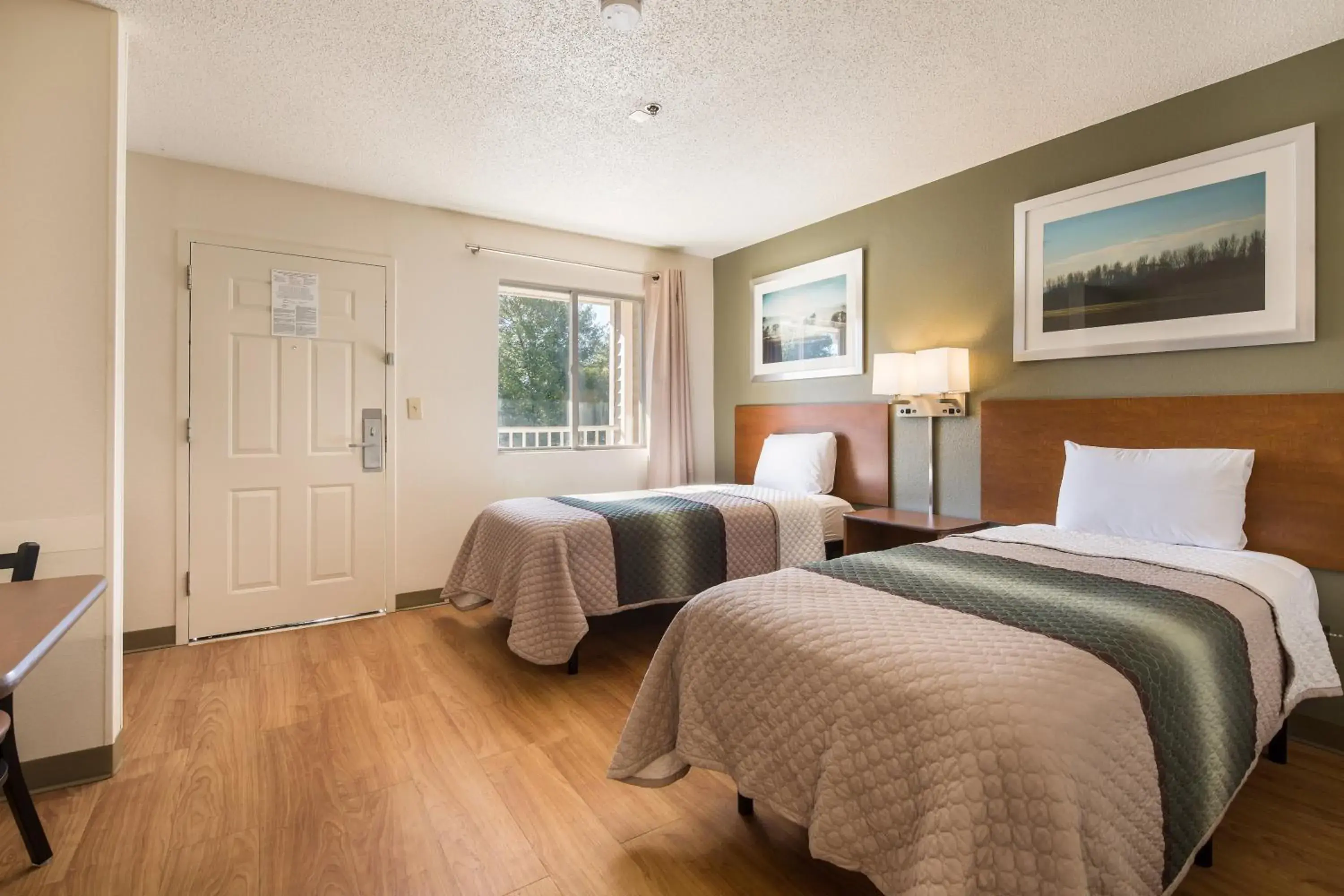 Photo of the whole room, Bed in HomeTowne Studios by Red Roof Spartanburg - Asheville Highway Photo of the whole room, Bed in HomeTowne Studios by Red Roof Spartanburg - Asheville Highway