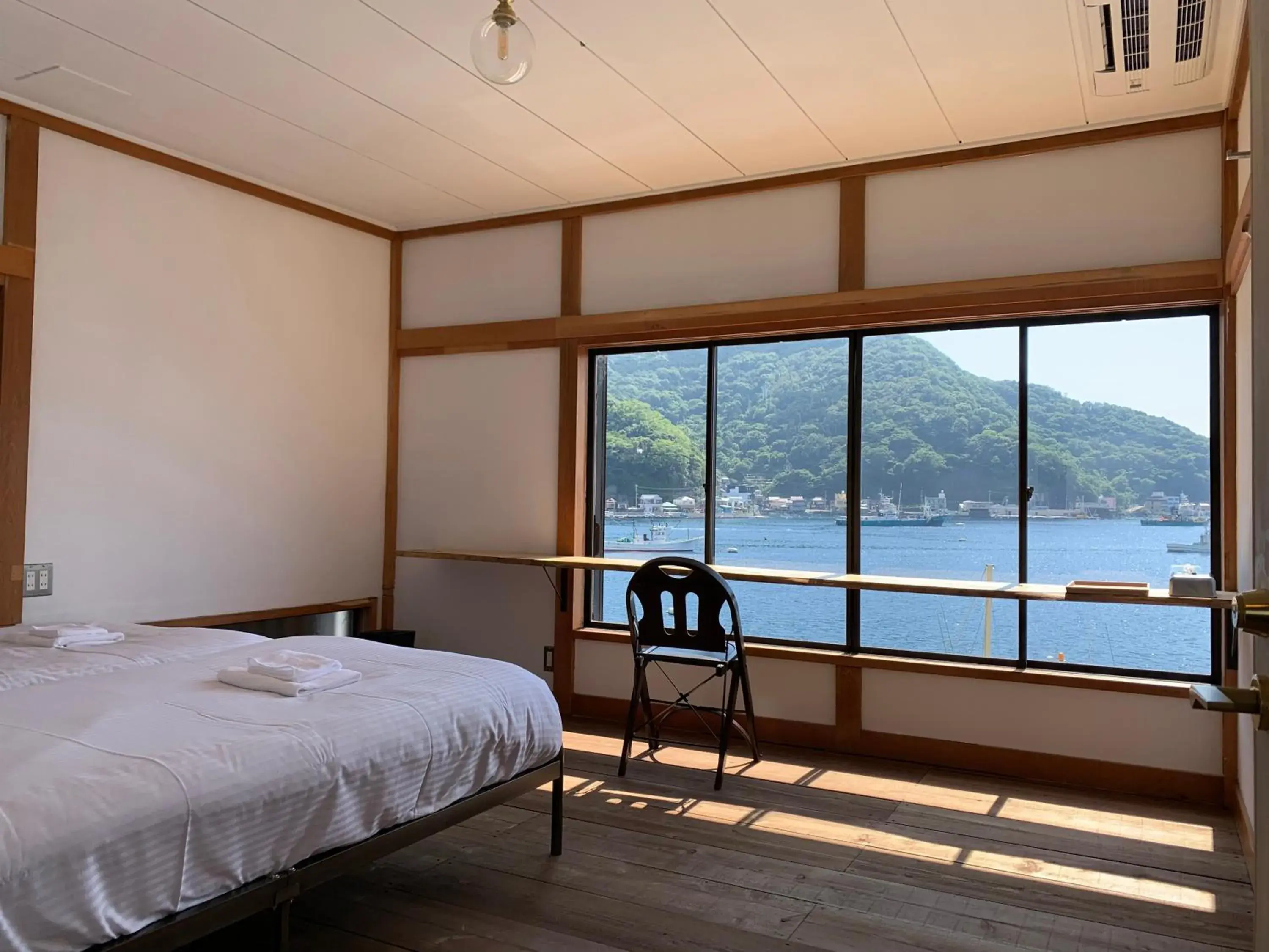 Twin Room with Sea View - single occupancy in Tagore Harbor Hostel Twin Room with Sea View - single occupancy in Tagore Harbor Hostel