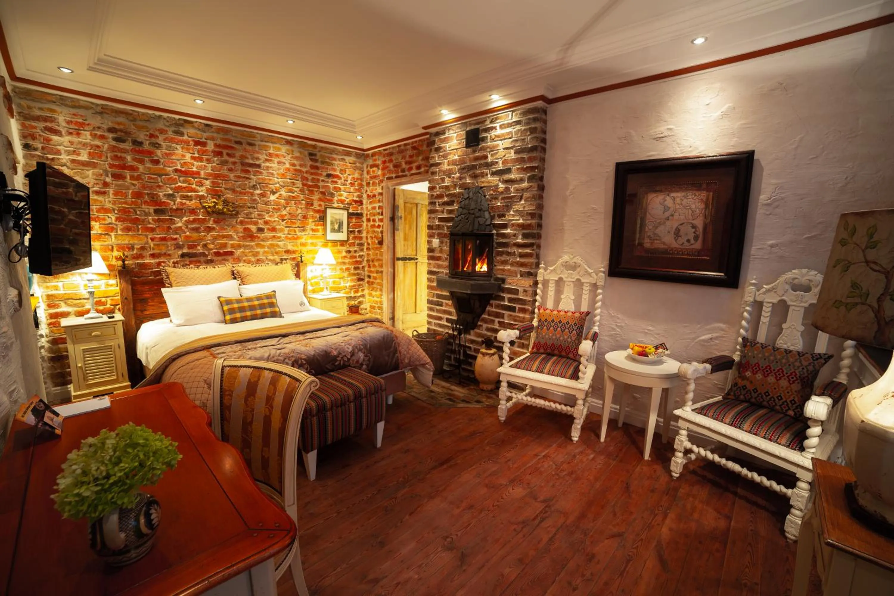 Photo of the whole room, Bed in Paul's Fantasia Boutique Suites