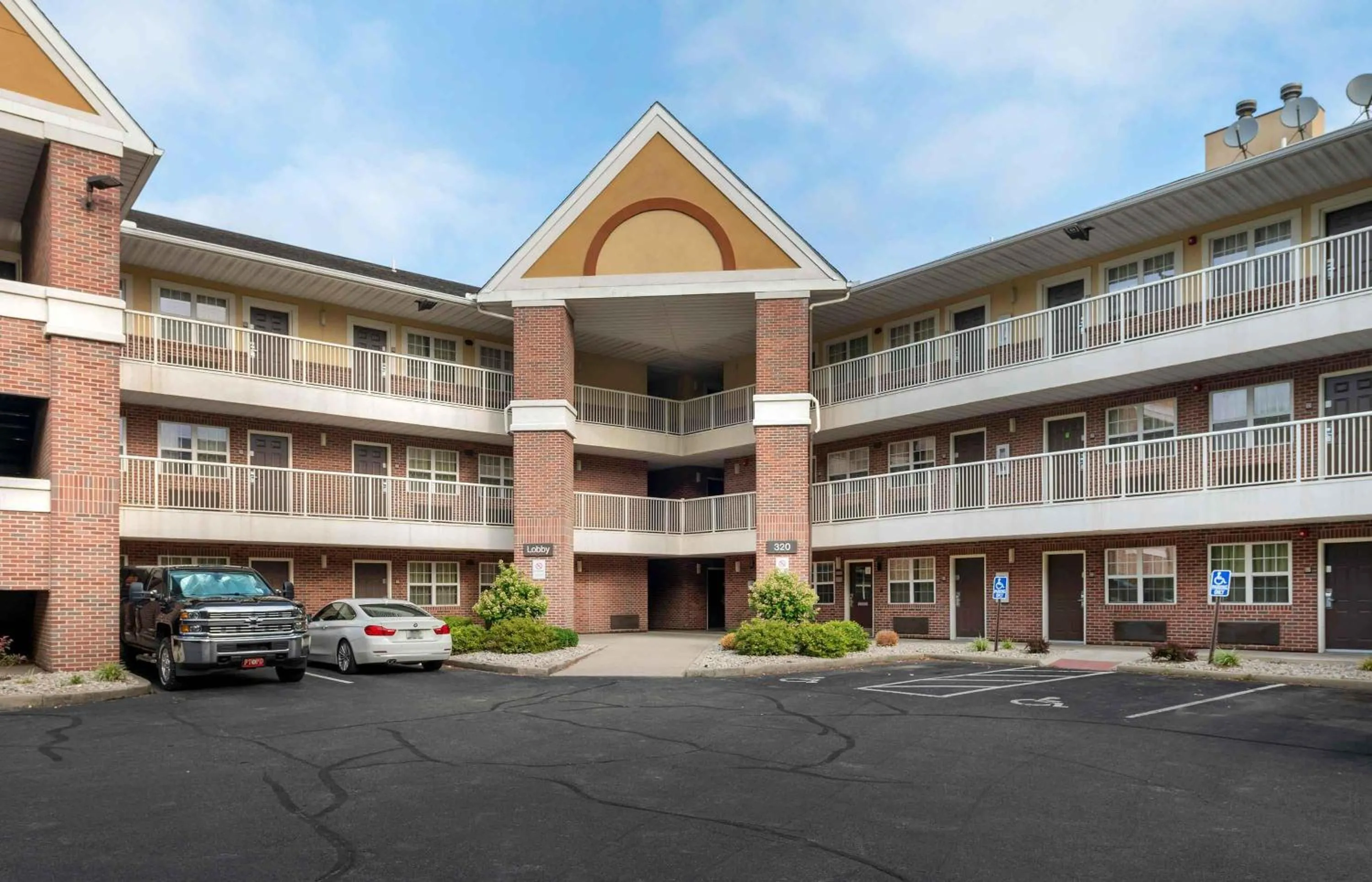Property building in Extended Stay America Suites - Cincinnati - Springdale - I-275