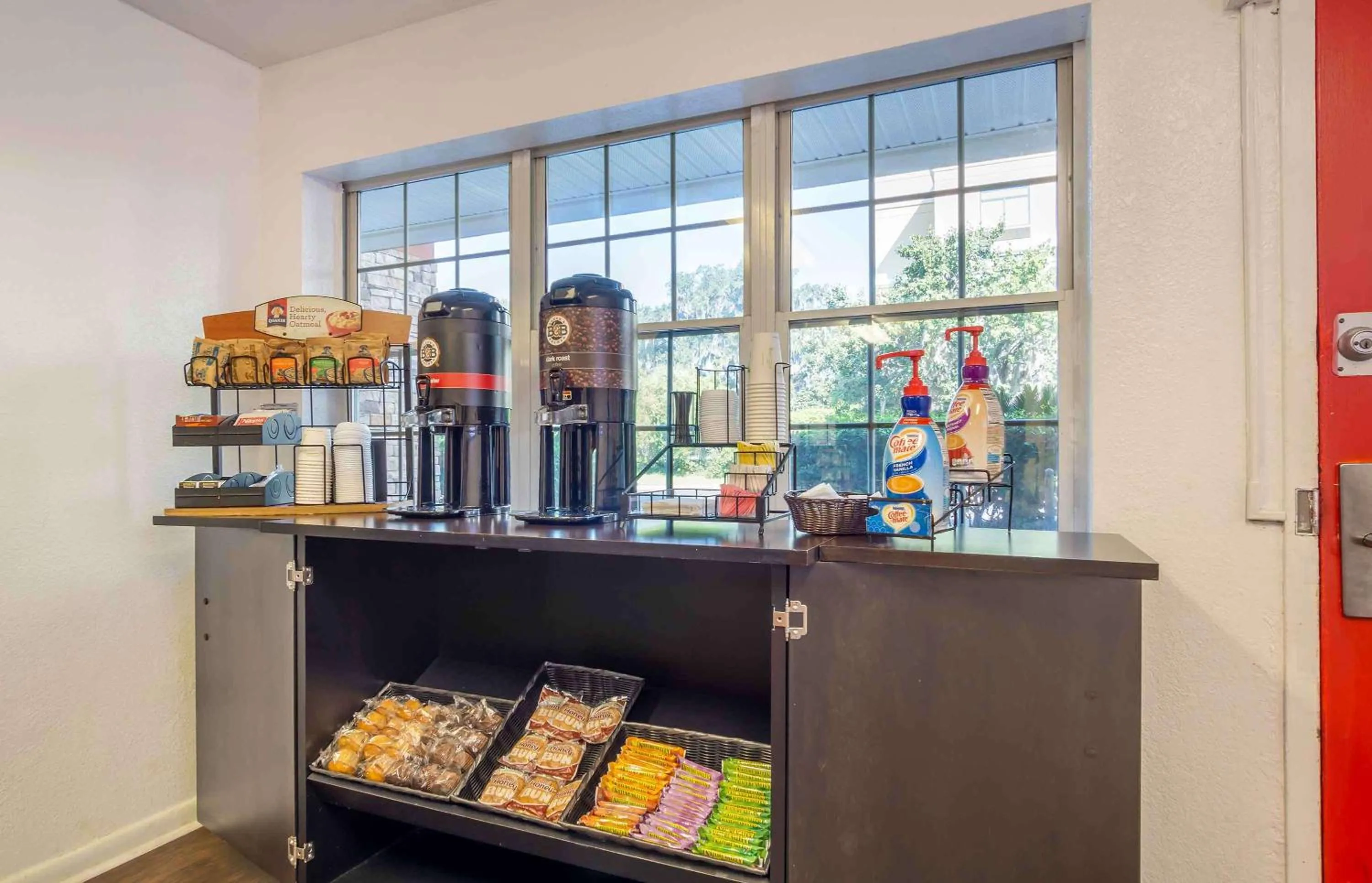 Breakfast in Extended Stay America Suites - Charleston - North Charleston