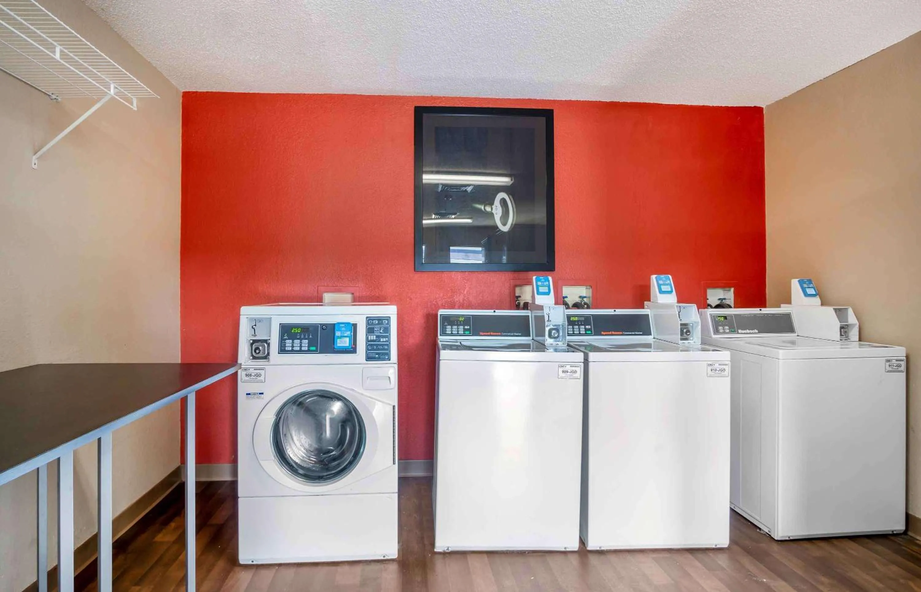 Property building in Extended Stay America Suites - Charleston - North Charleston