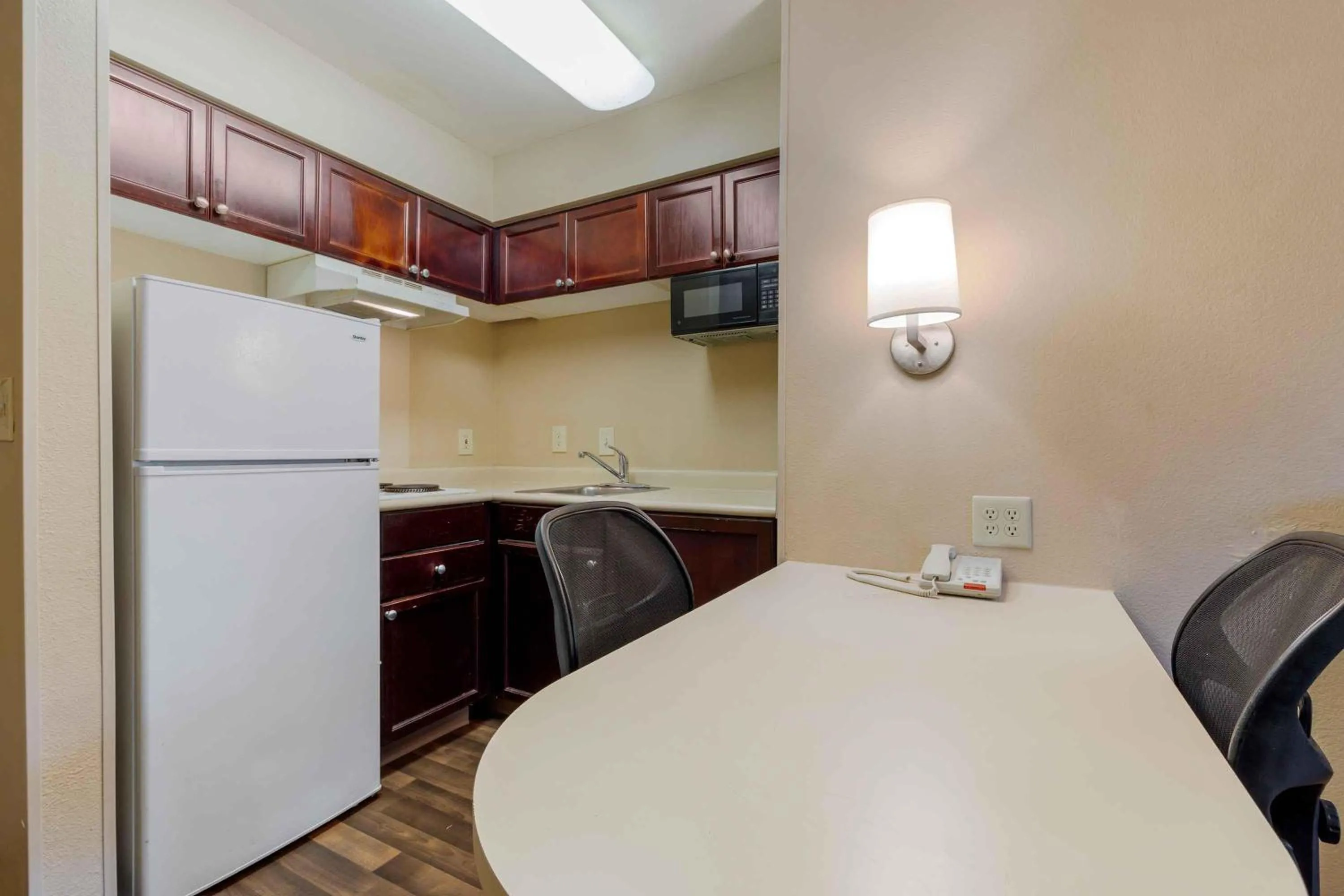 Kitchen or kitchenette in Extended Stay America Suites - Dallas - Las Colinas - Green Park Dr