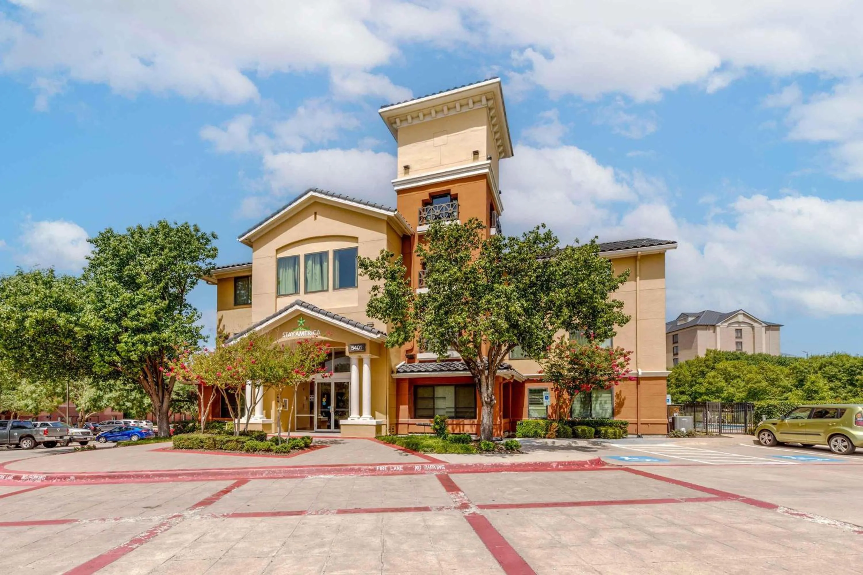Property building in Extended Stay America Suites - Dallas - Las Colinas - Green Park Dr