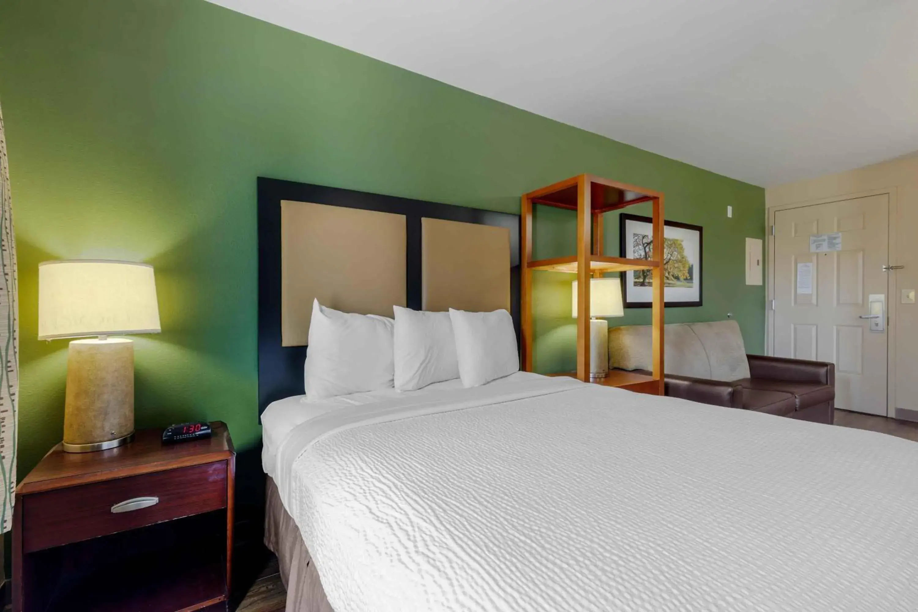 Deluxe Studio - Disability Access - Non-Smoking in Extended Stay America Suites - Dallas - Las Colinas - Green Park Dr Deluxe Studio - Disability Access - Non-Smoking in Extended Stay America Suites - Dallas - Las Colinas - Green Park Dr