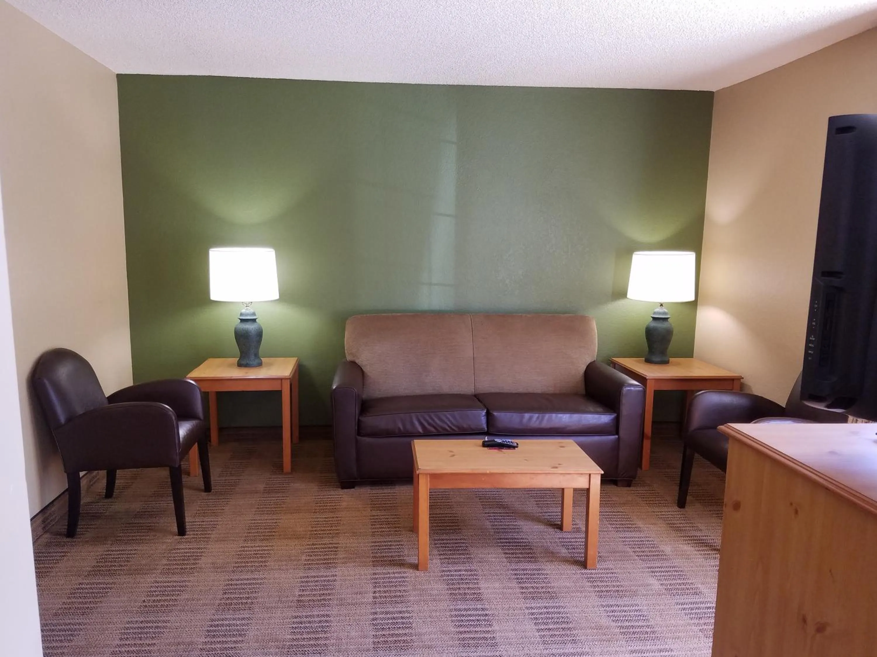 Living room in Extended Stay America Suites - Kansas City - Overland Park - Nall Ave