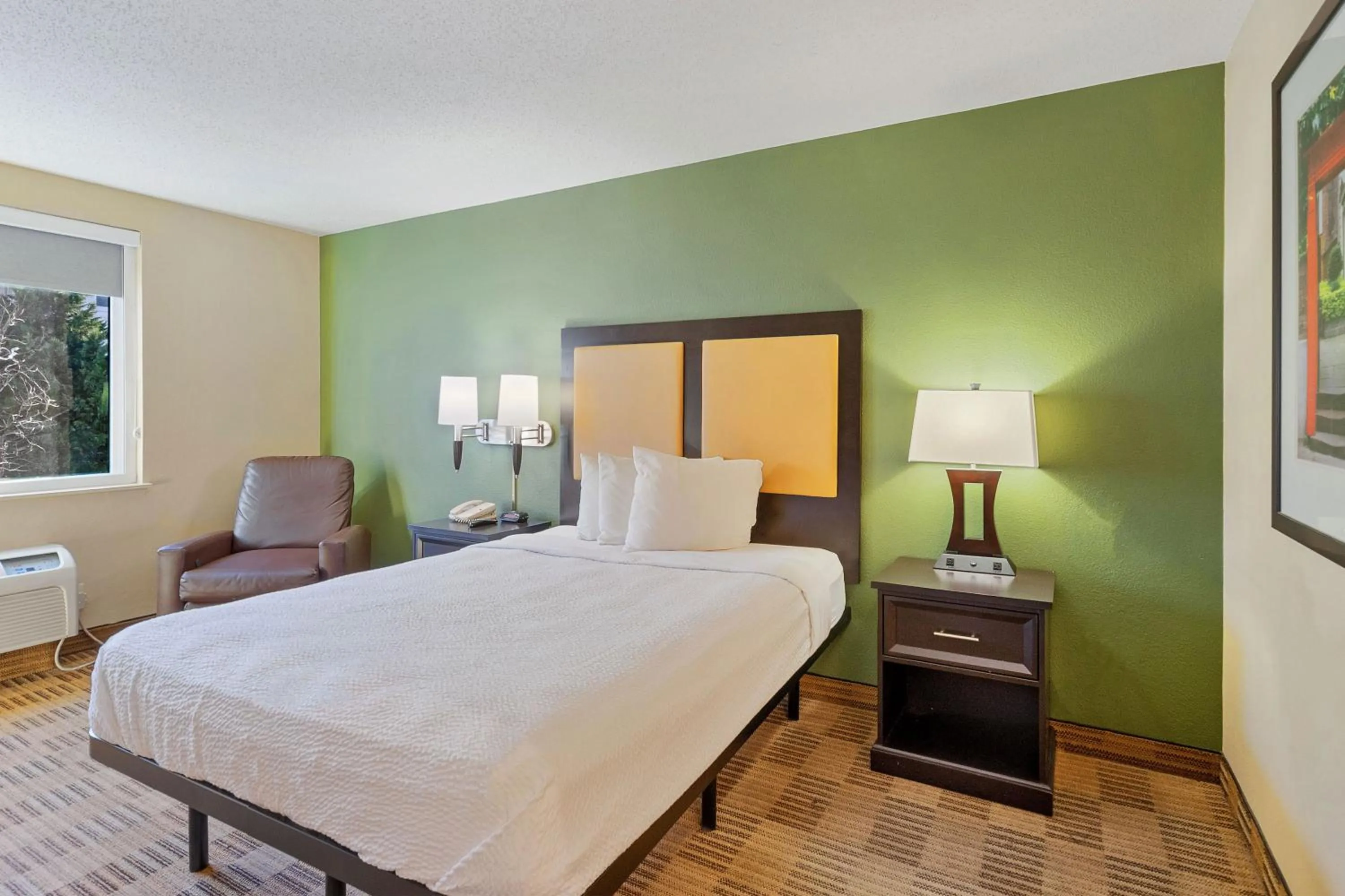 Bed in Extended Stay America Suites - Washington, DC - Springfield