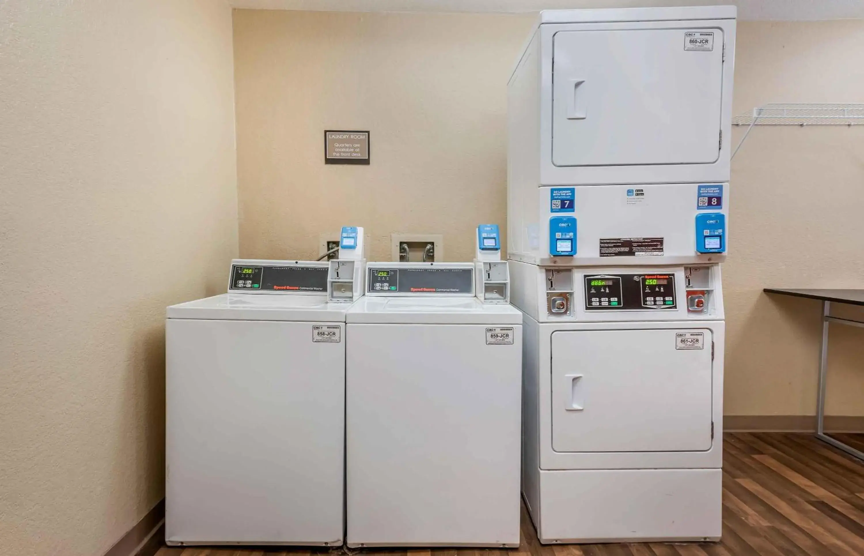 Property building in Extended Stay America Suites - Jacksonville - Deerwood Park Property building in Extended Stay America Suites - Jacksonville - Deerwood Park