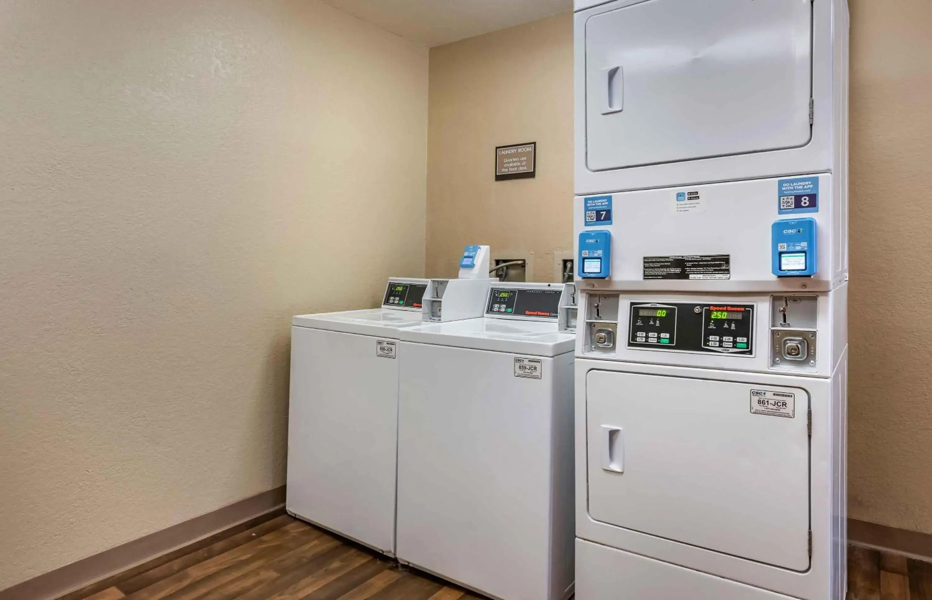 Property building in Extended Stay America Suites - Jacksonville - Deerwood Park Property building in Extended Stay America Suites - Jacksonville - Deerwood Park