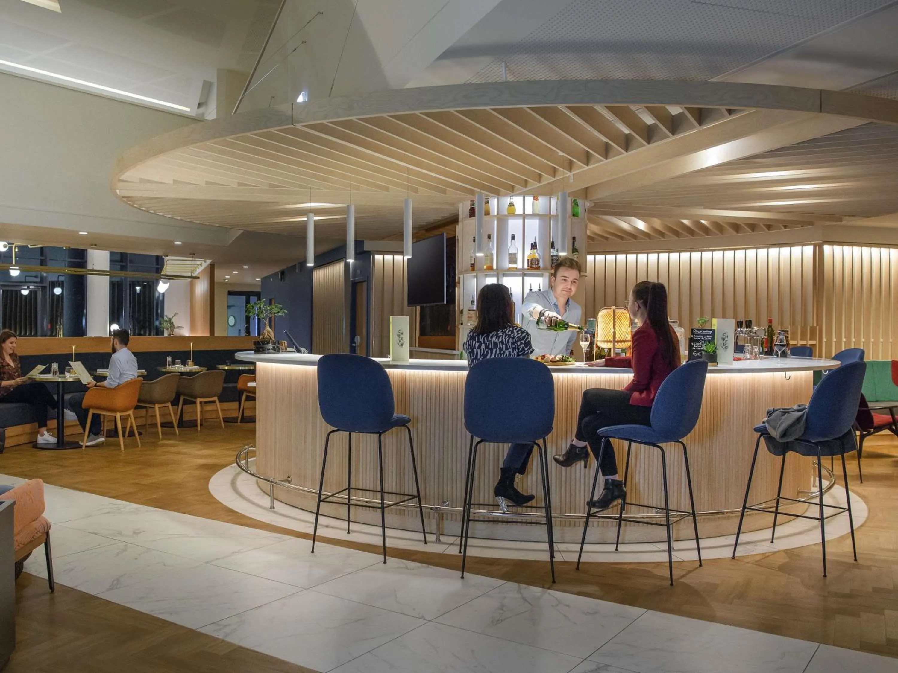 Lounge or bar in Novotel Le Havre Centre Gare