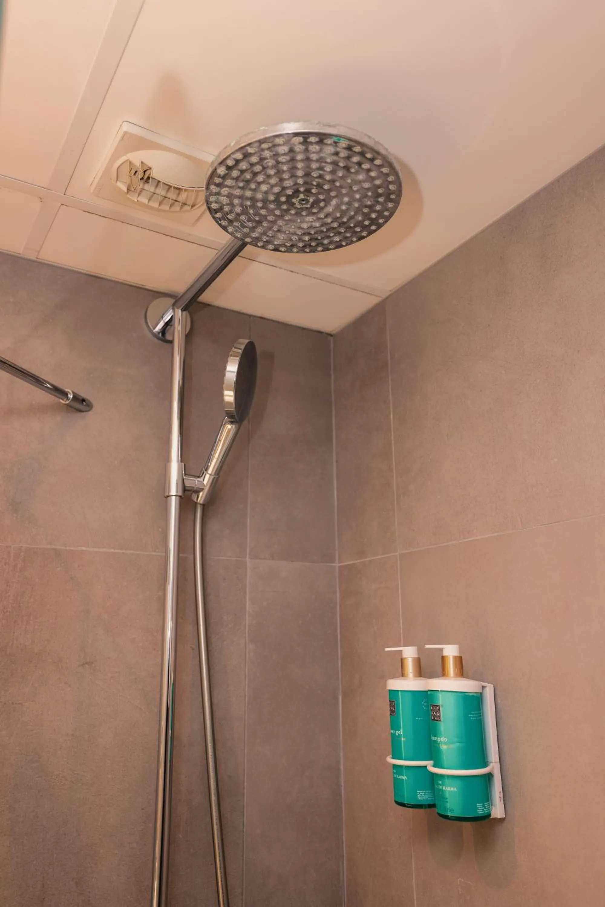 Bathroom in Novotel Le Havre Centre Gare