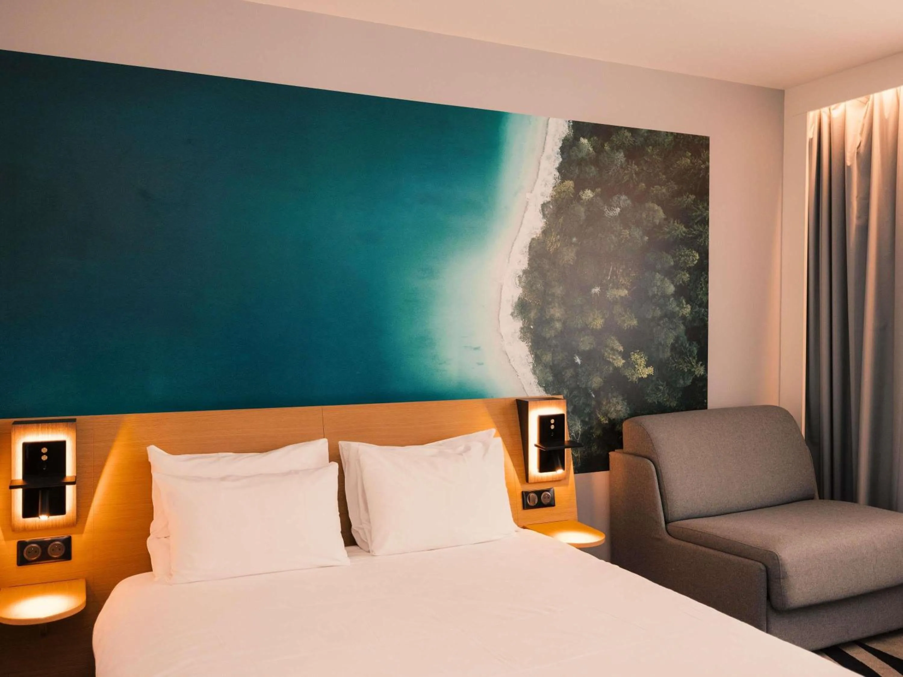 Bedroom, Bed in Novotel Le Havre Centre Gare