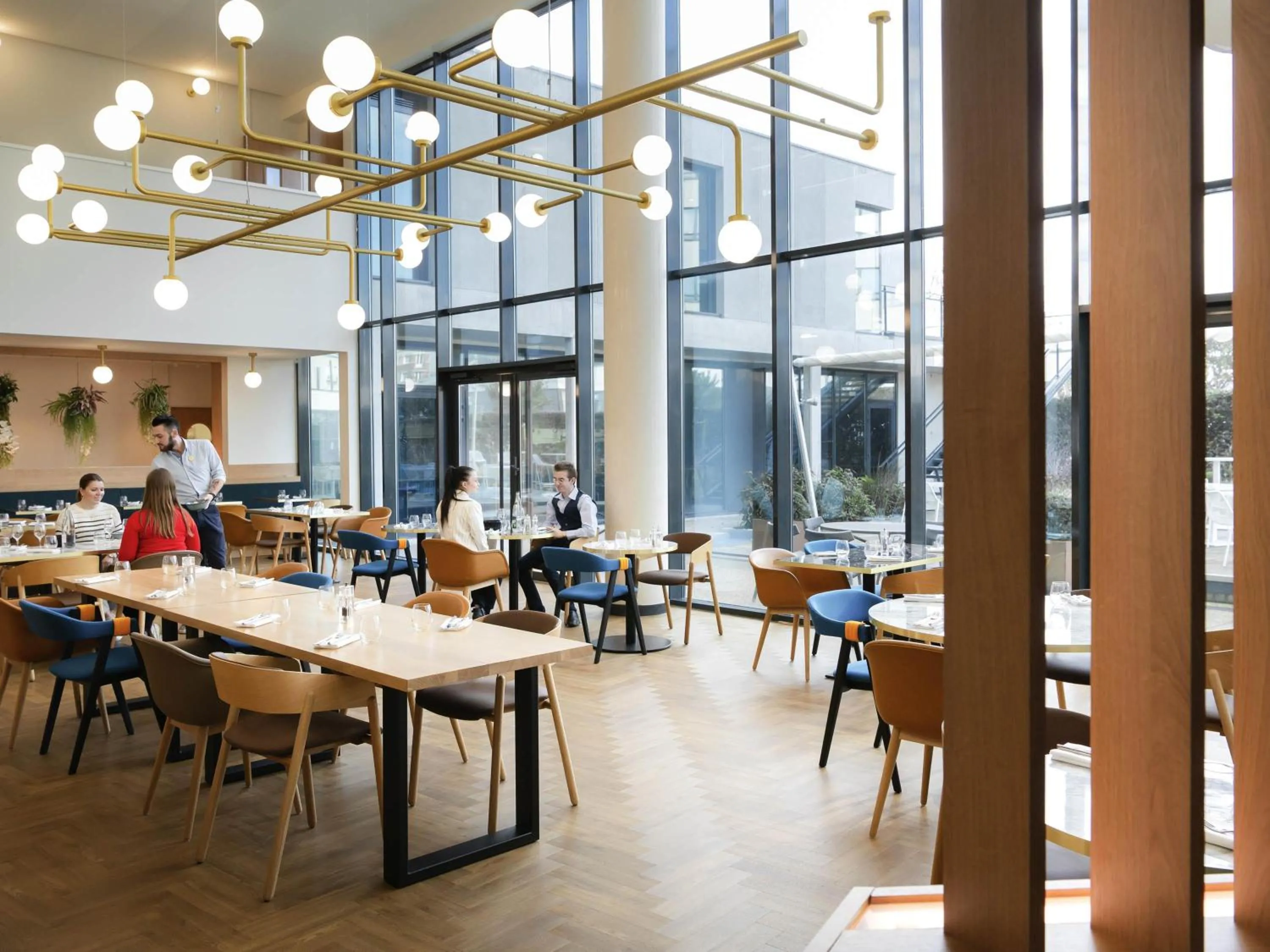 Restaurant/places to eat in Novotel Le Havre Centre Gare