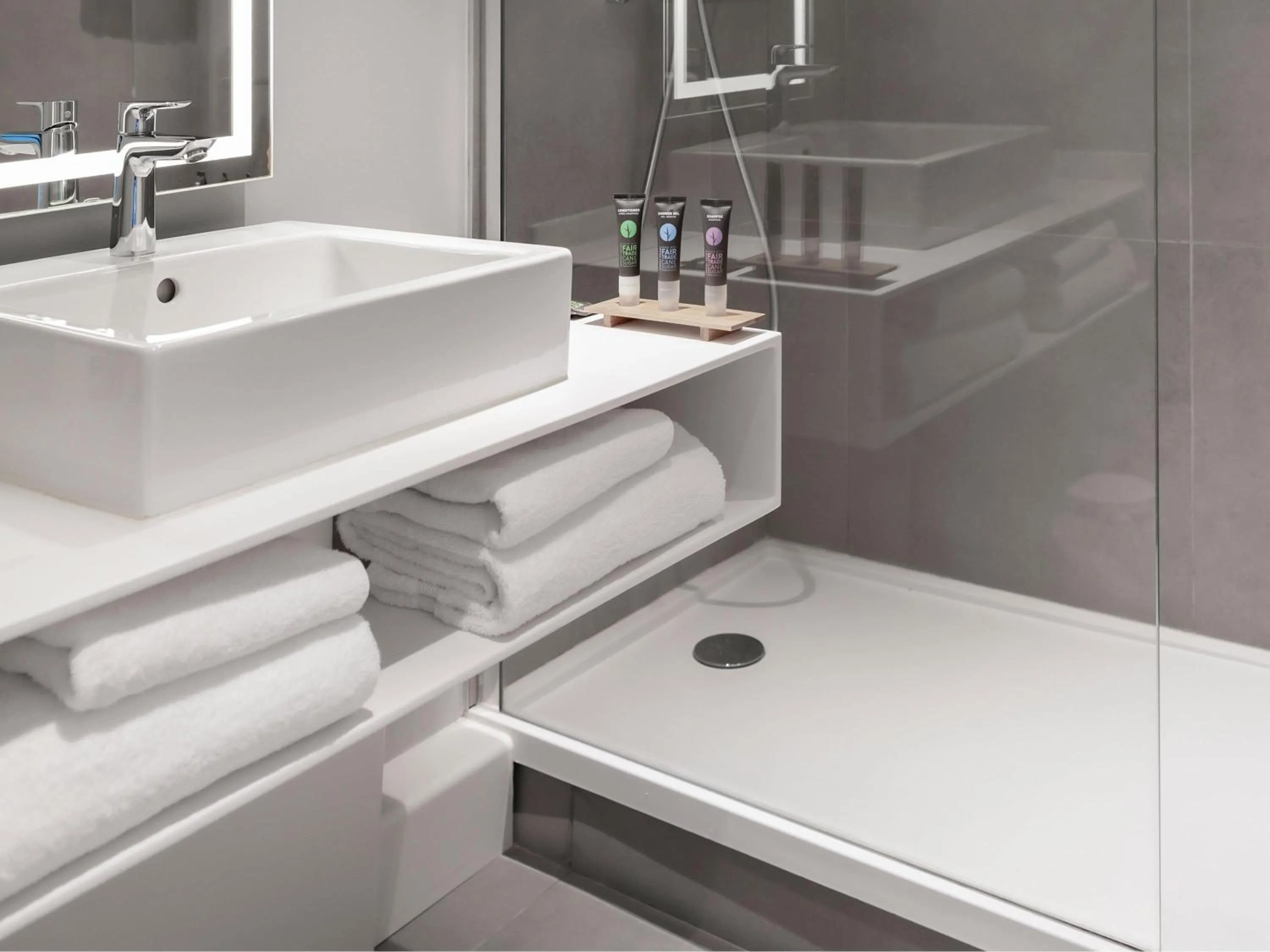 Bedroom in Novotel Le Havre Centre Gare